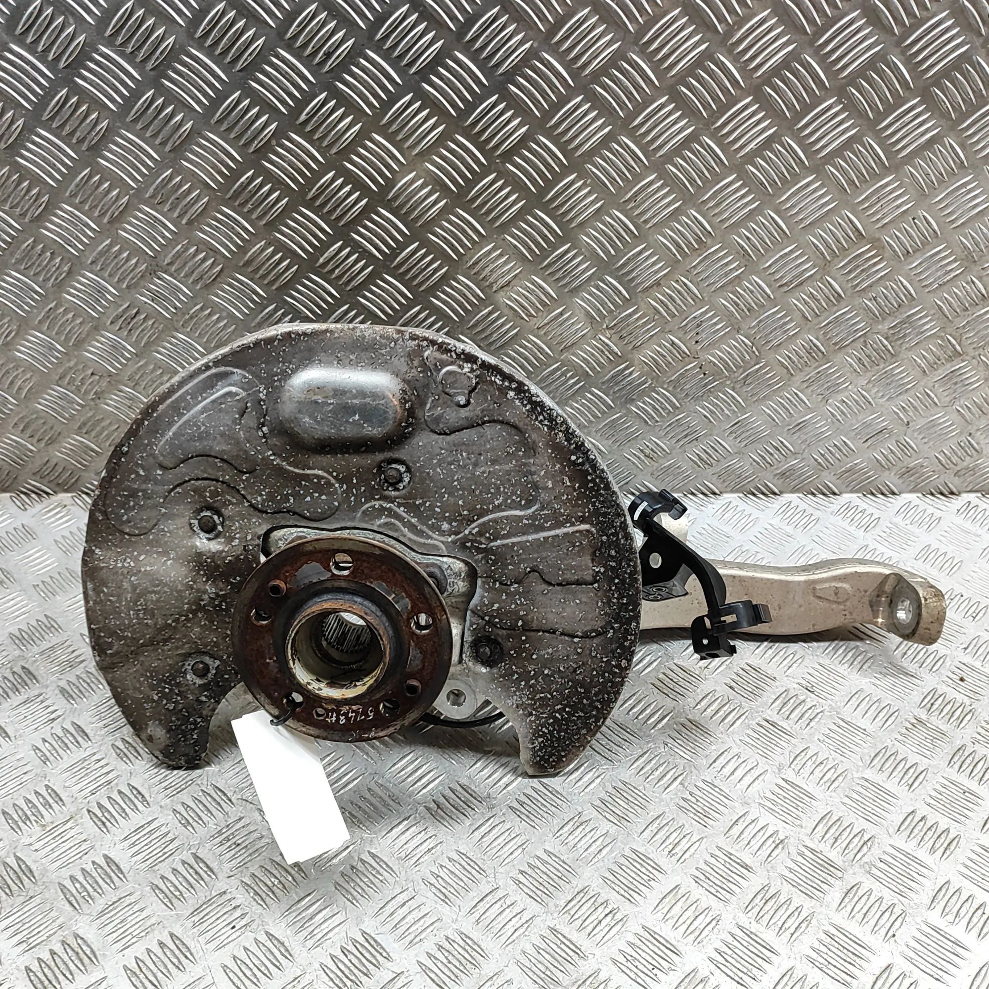 Mercedes-Benz GLE (W167) Front Left Wheel Hub A1674213900, A1673322500 Front Left Wheel Hub M...