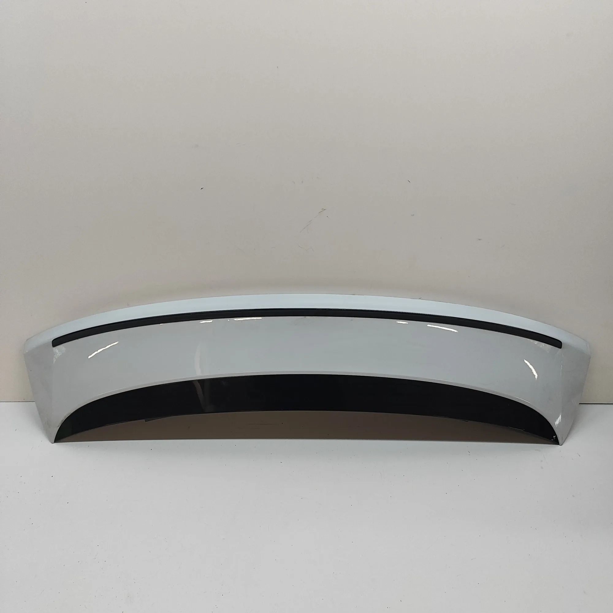 Porsche Cayenne Tailgate Bootlid Spoiler 9Y3827934 Tailgate Bootlid Spoiler PORSCHE CAYE...