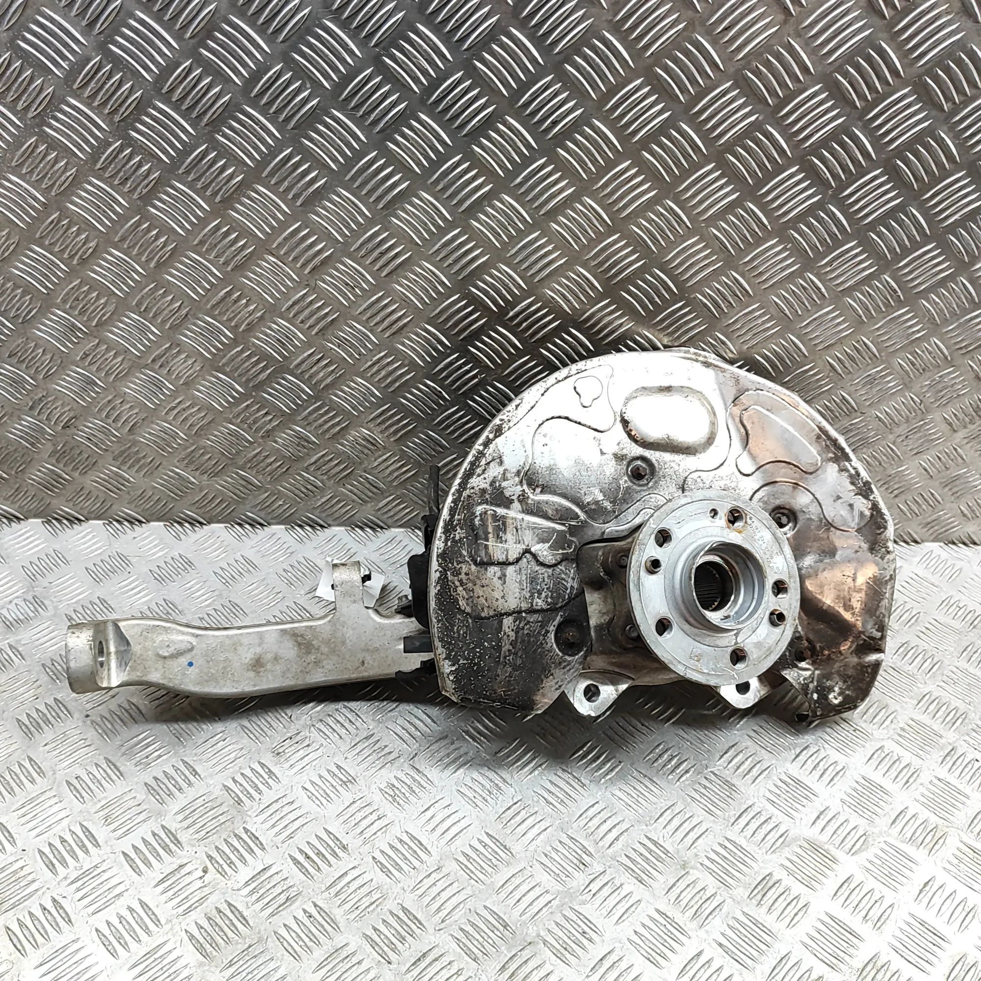 Mercedes-Benz GL / GLS (X166) Front Right Wheel Hub A1674214000, A1673322600 Front Right Wheel Hub ...