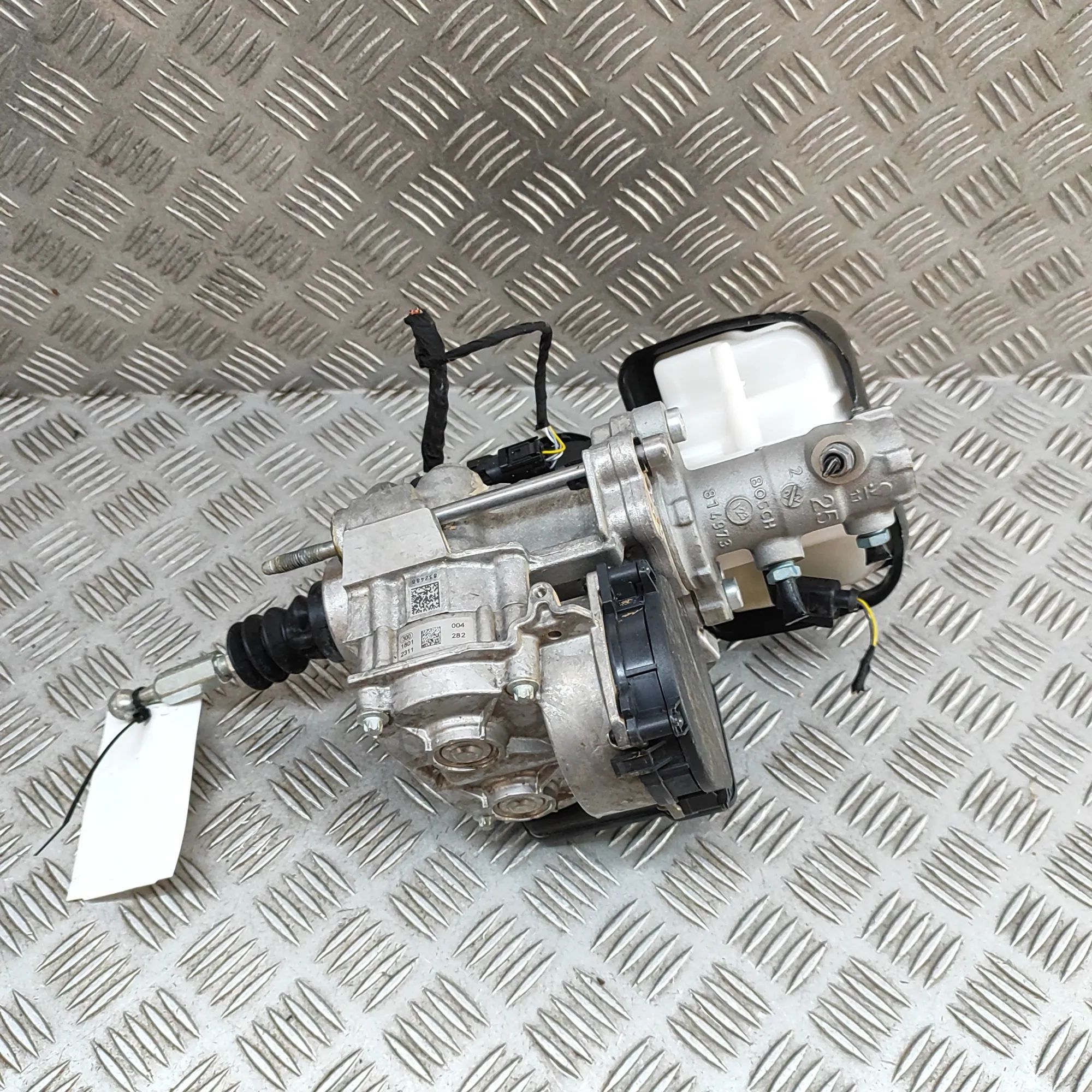 Audi Q5 (FY) Brake Servo Booster 0204N01677, 4N0611367F, 80A614105D Brake Servo ...