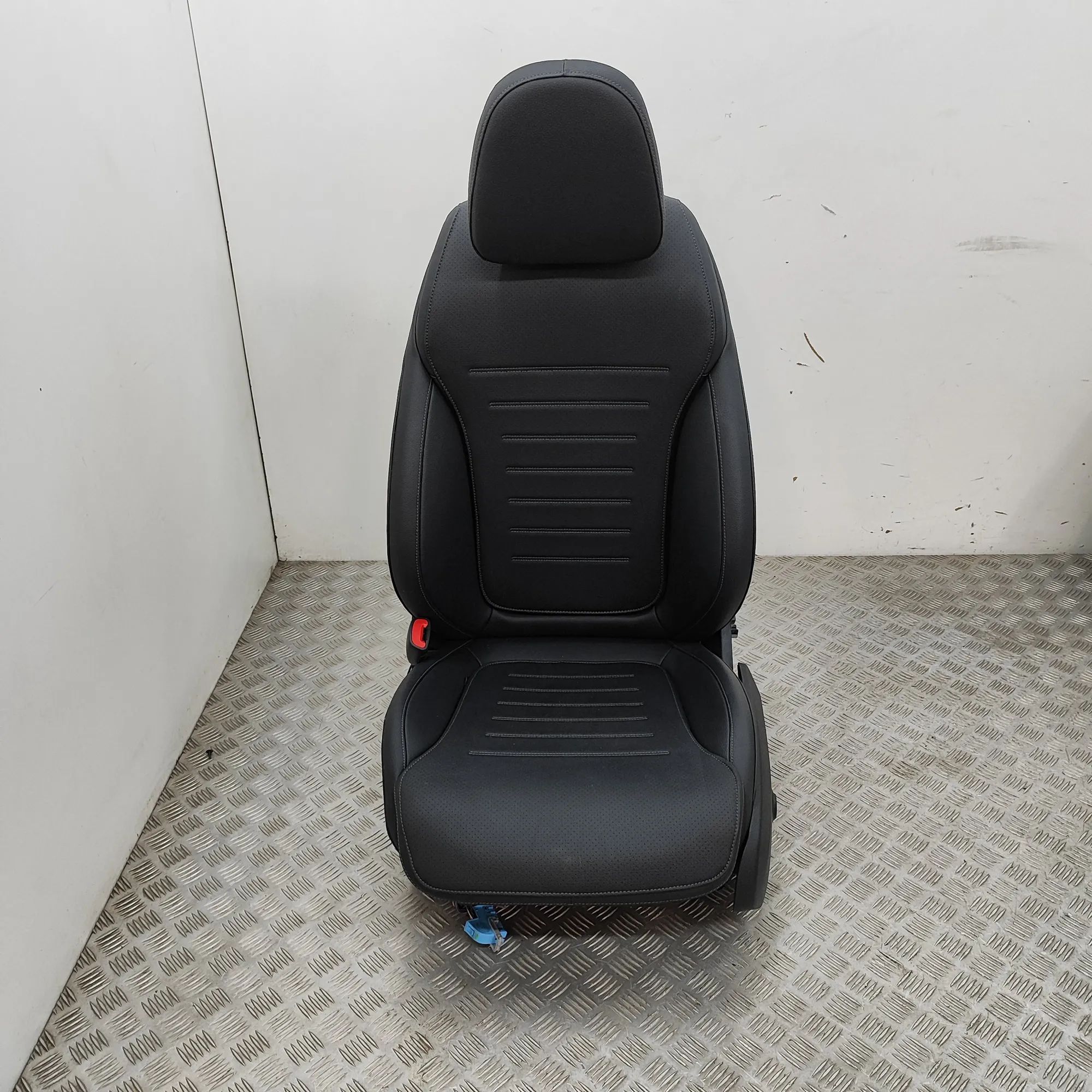 Mercedes-Benz A (W177) Front Left Seat A2069100902, A2069105106, A0009101715 Front Lef...