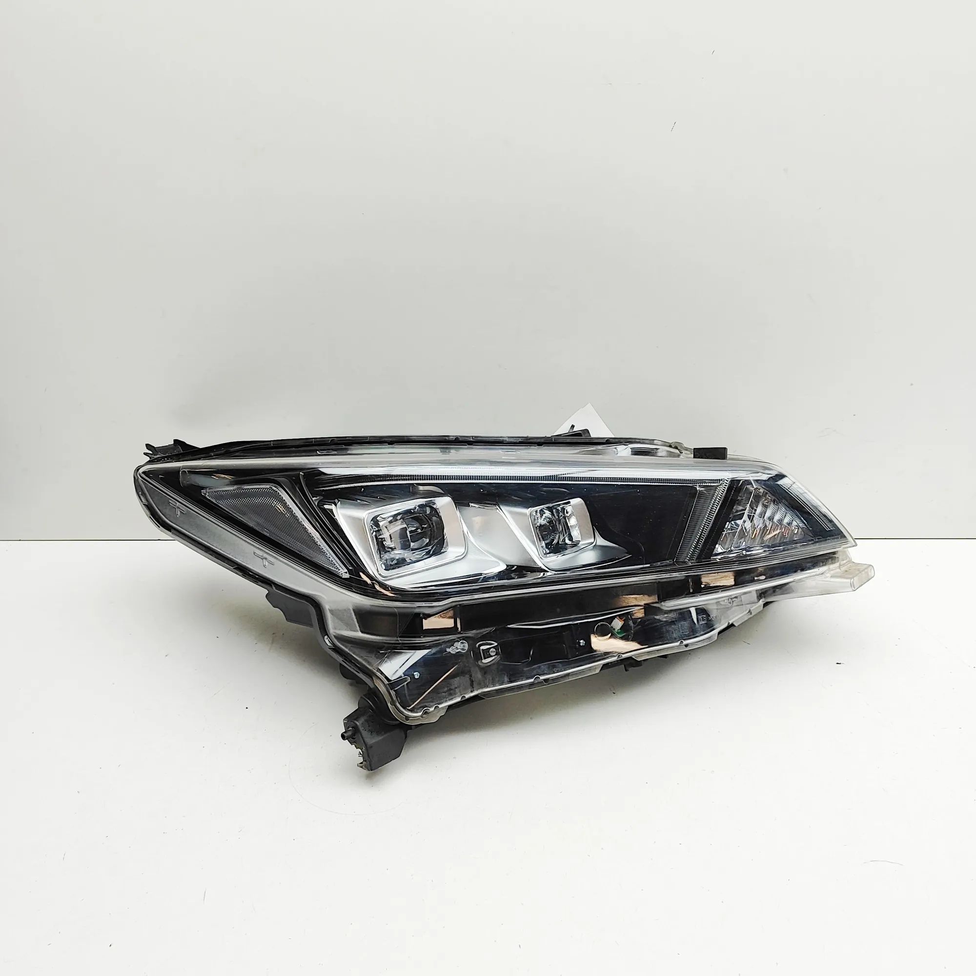 Nissan Leaf Front Right Headlight 26010-5SJ5A Front Right Headlight NISSAN LEAF (...