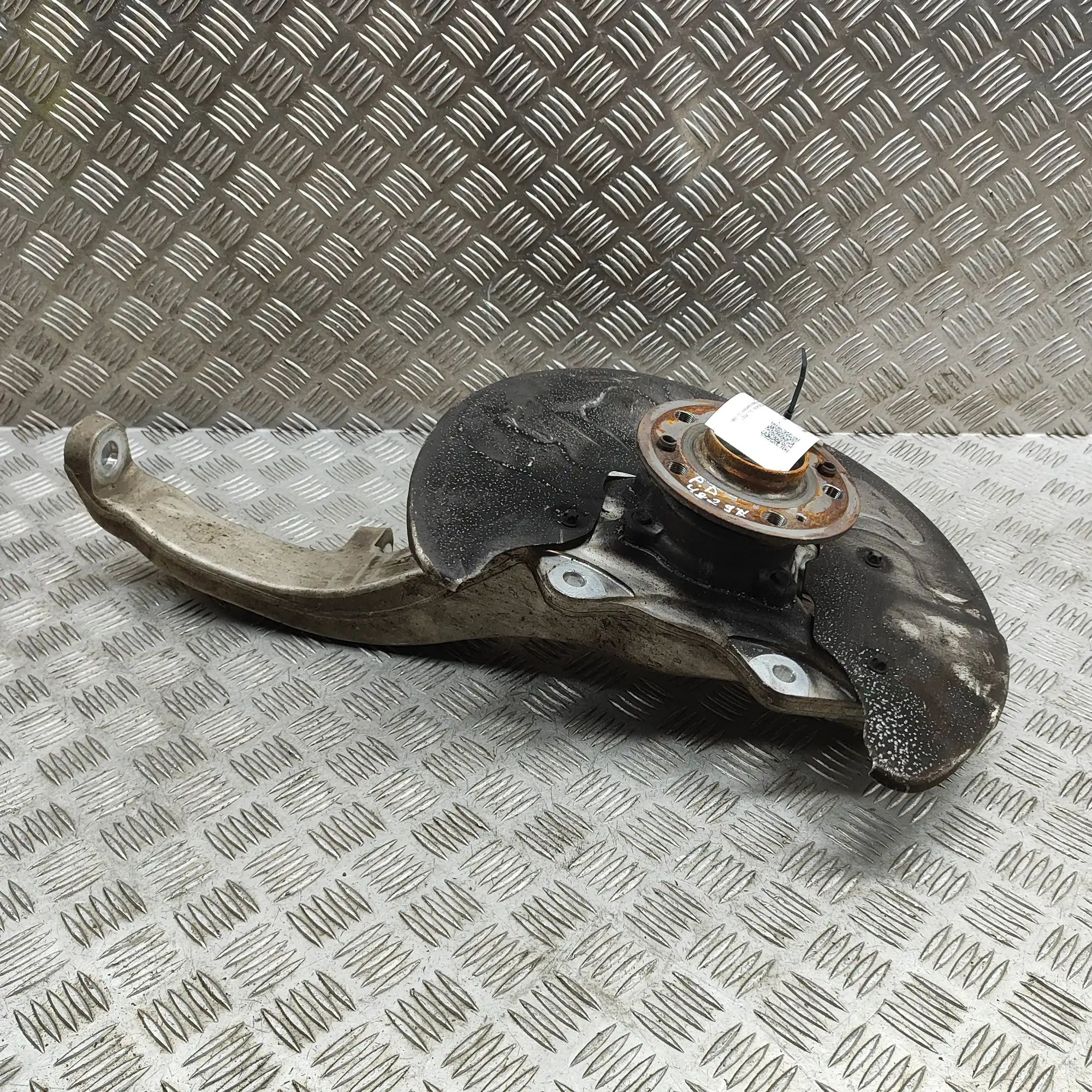 Mercedes-Benz GLE (W167) Front Right Wheel Hub A1673322600 Front Right Wheel Hub MERCEDES-BENZ...