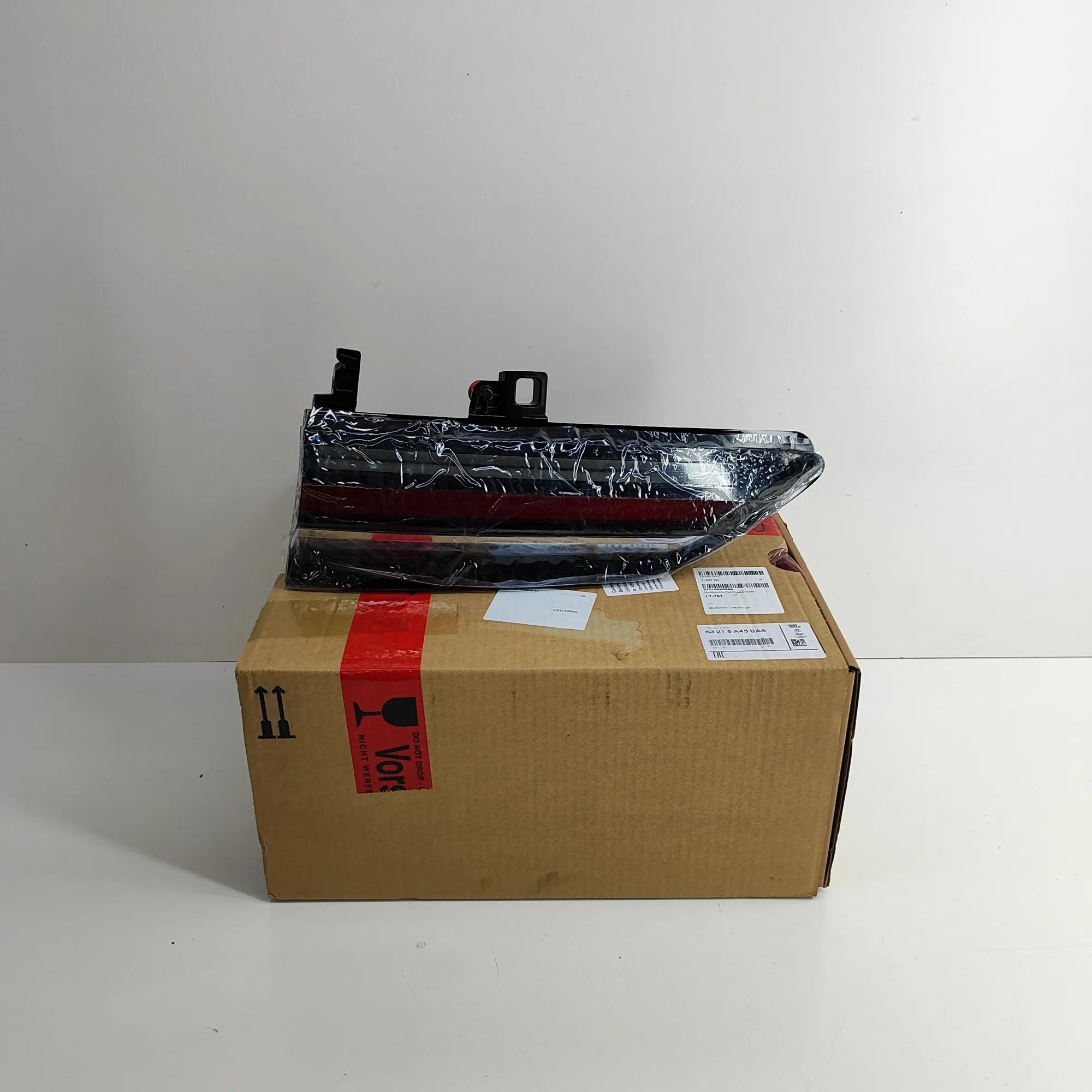 BMW 7 (G11 / G12) Right Side Tailgate Tail Light 5A45BA6 Right Side Tailgate Tail Light BMW 7 SE...