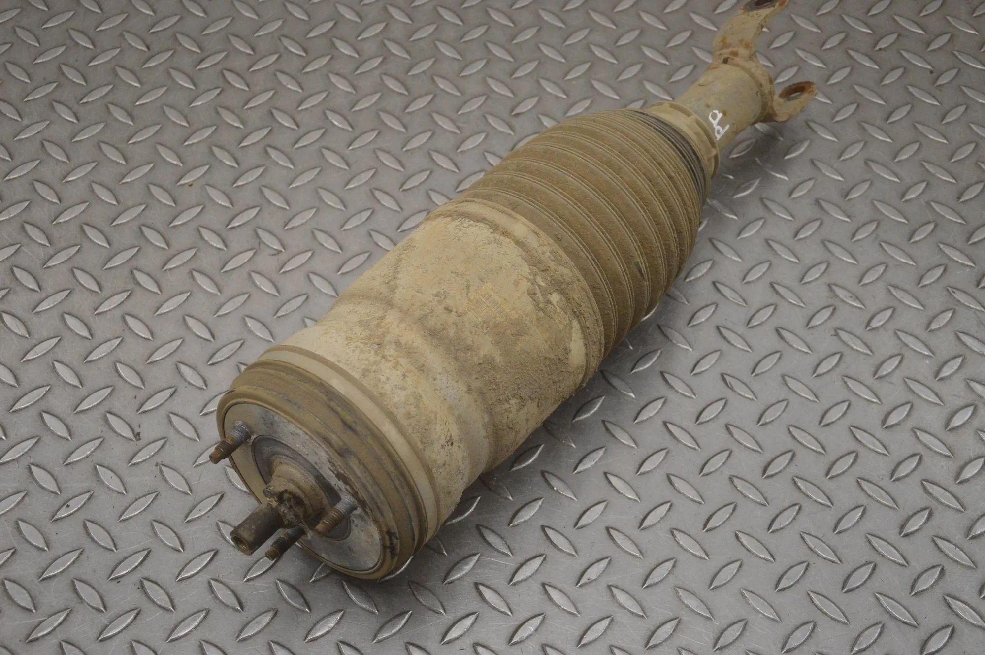 Dodge Ram Front Right Air Shock Absorber 1A15483A, 05168441AB Front Right Air Shock Abso...