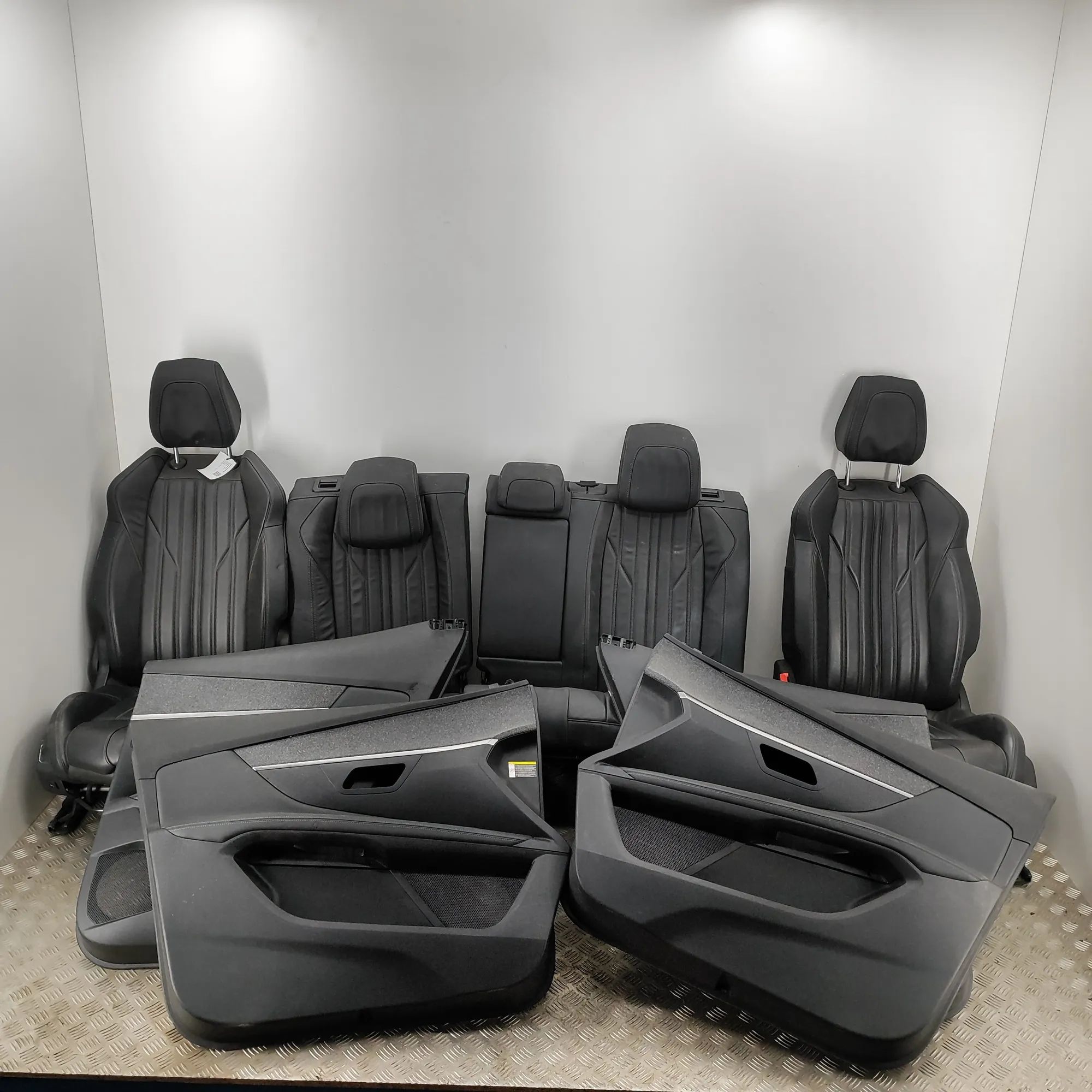 Peugeot 3008 Interior Seats W/ Door Cards Kit 9810511477, 9810511977, 9810516277, 9810516377 ...