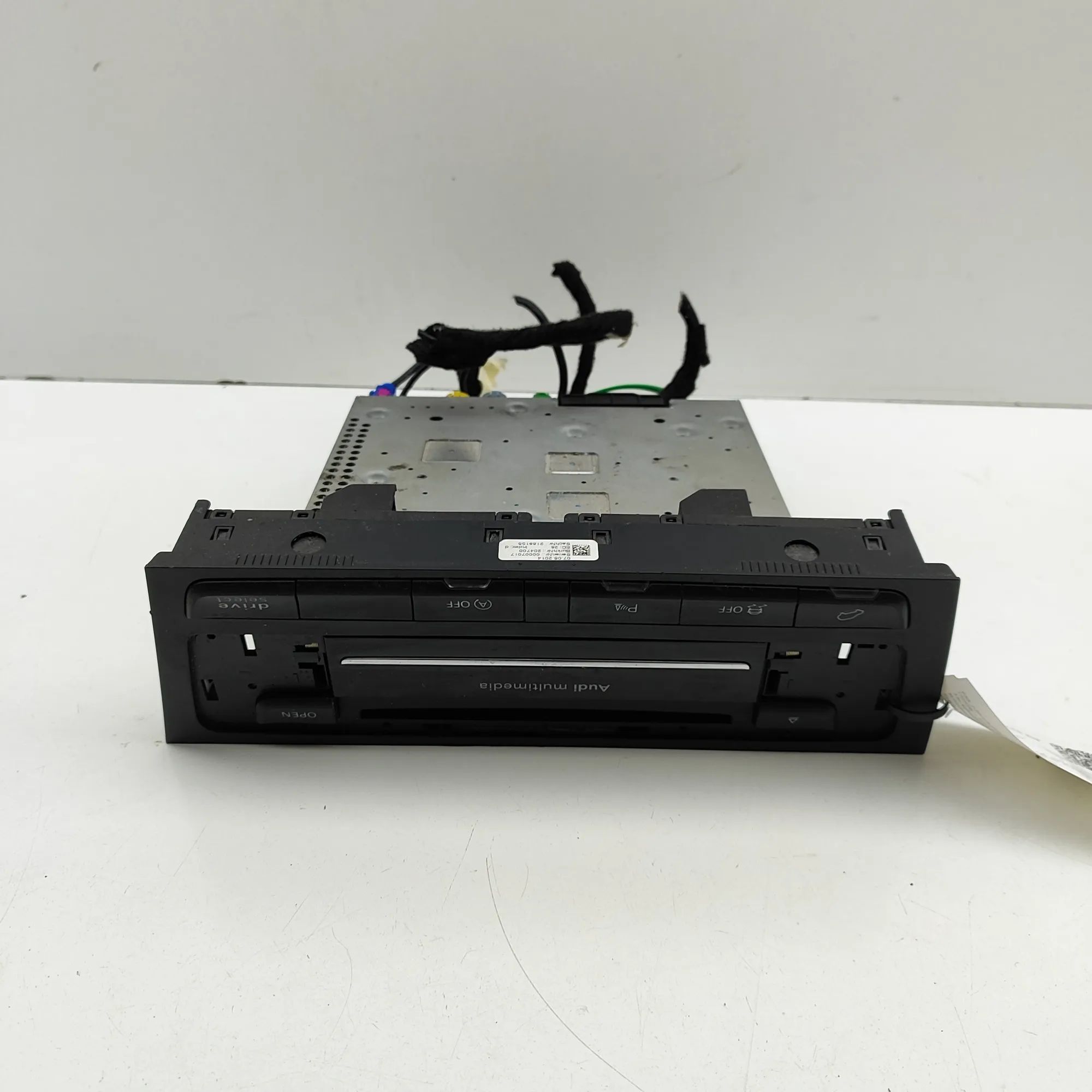 Audi Q5 (8R) Music Radio CD Player Head Unit 8R2035670E, 8W2035670H Music Radio CD Player He...