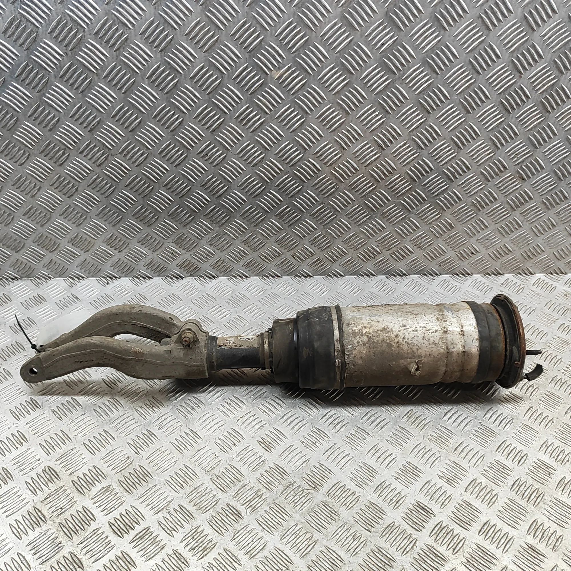 Jaguar I-Pace Front Left Air Shock Absorber J9D3-3463-AA, J9D3-3C285-BB Front Left Air Shoc...