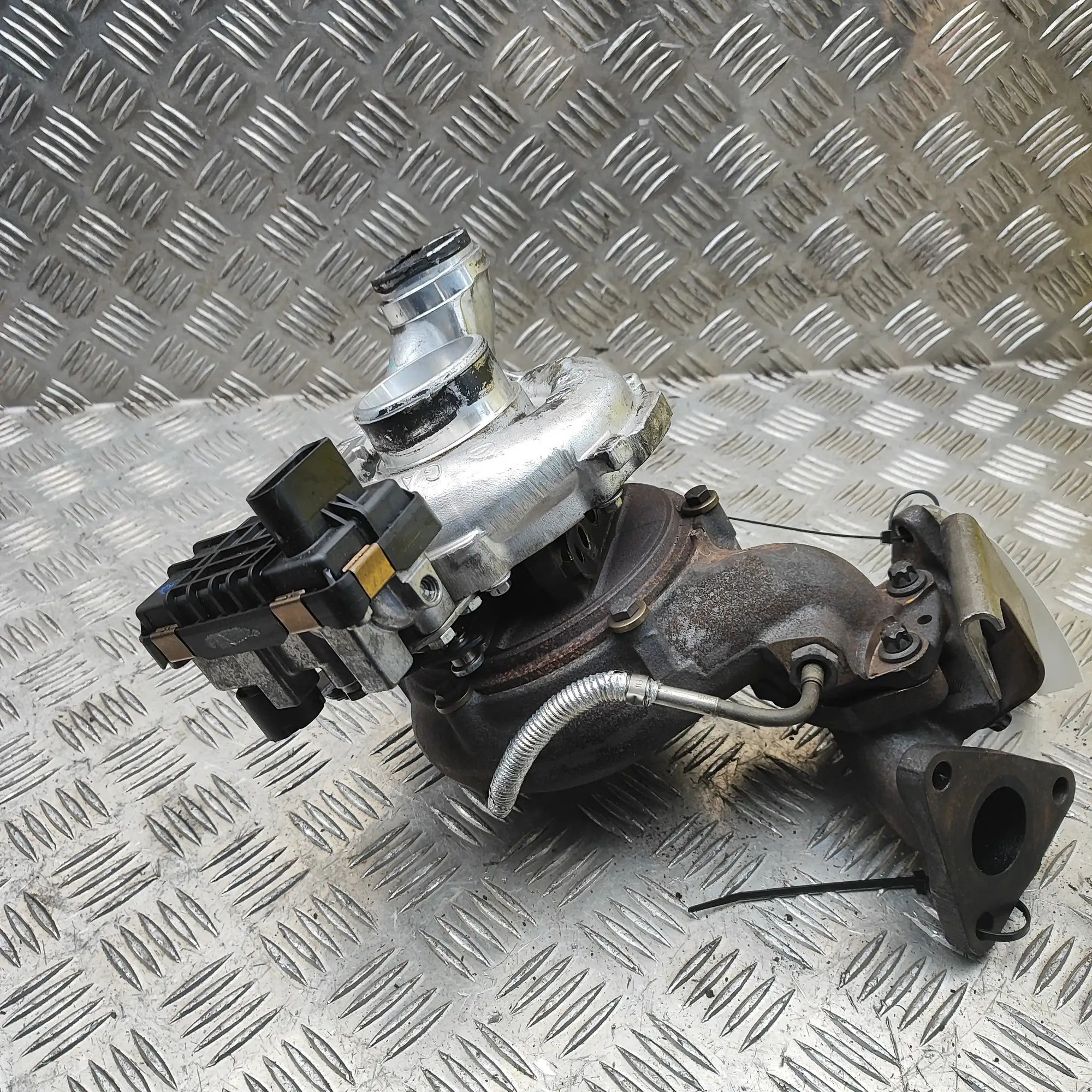 Mercedes-Benz ML / GLE (W166) Turbocharger A6420901686, A6421421009 Turbocharger MERCEDES-...