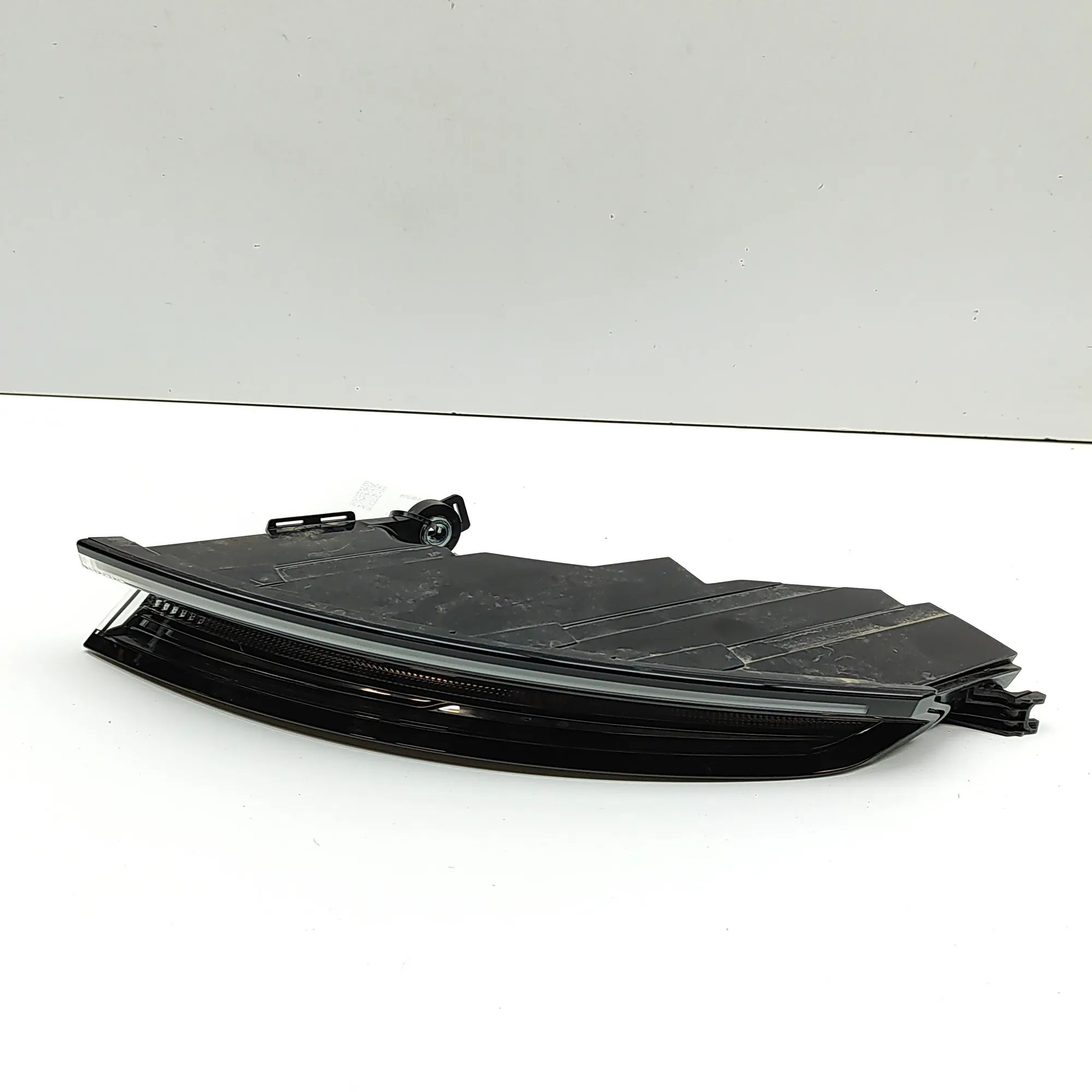 Porsche Taycan Rear Right Tail Light 2SD016523, 9JA945096A Rear Right Tail Light POR...