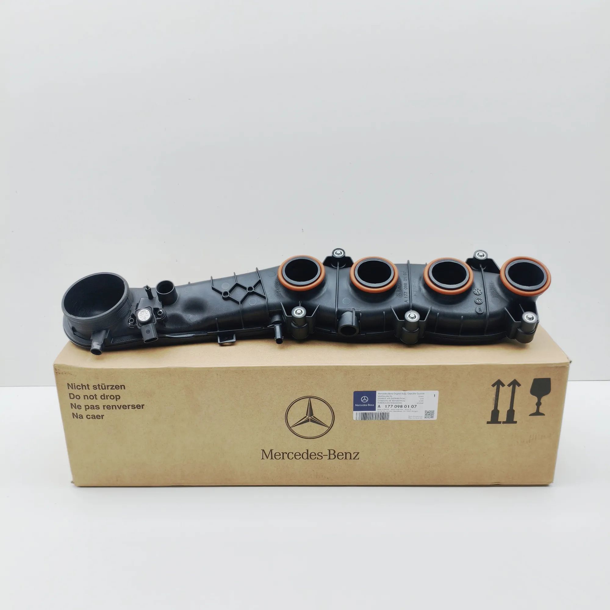 Mercedes-Benz A (W176) впускной коллектор A1770980107 Intake Manifold MERCEDES-BENZ C-CLA...