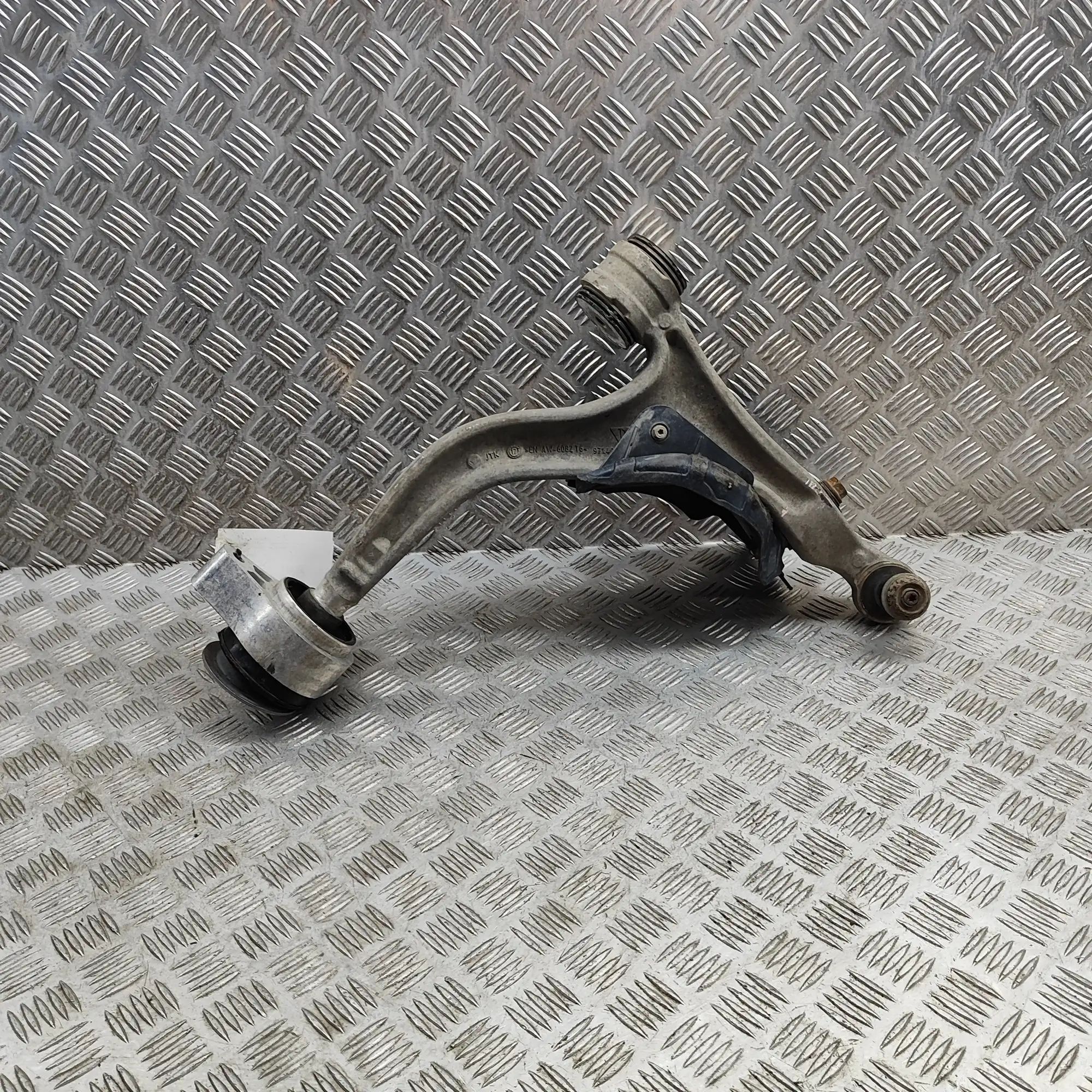 Porsche Panamera Front Right Curved Control Arm 971.407.152.H, 971407152H Front Right Curved Co...