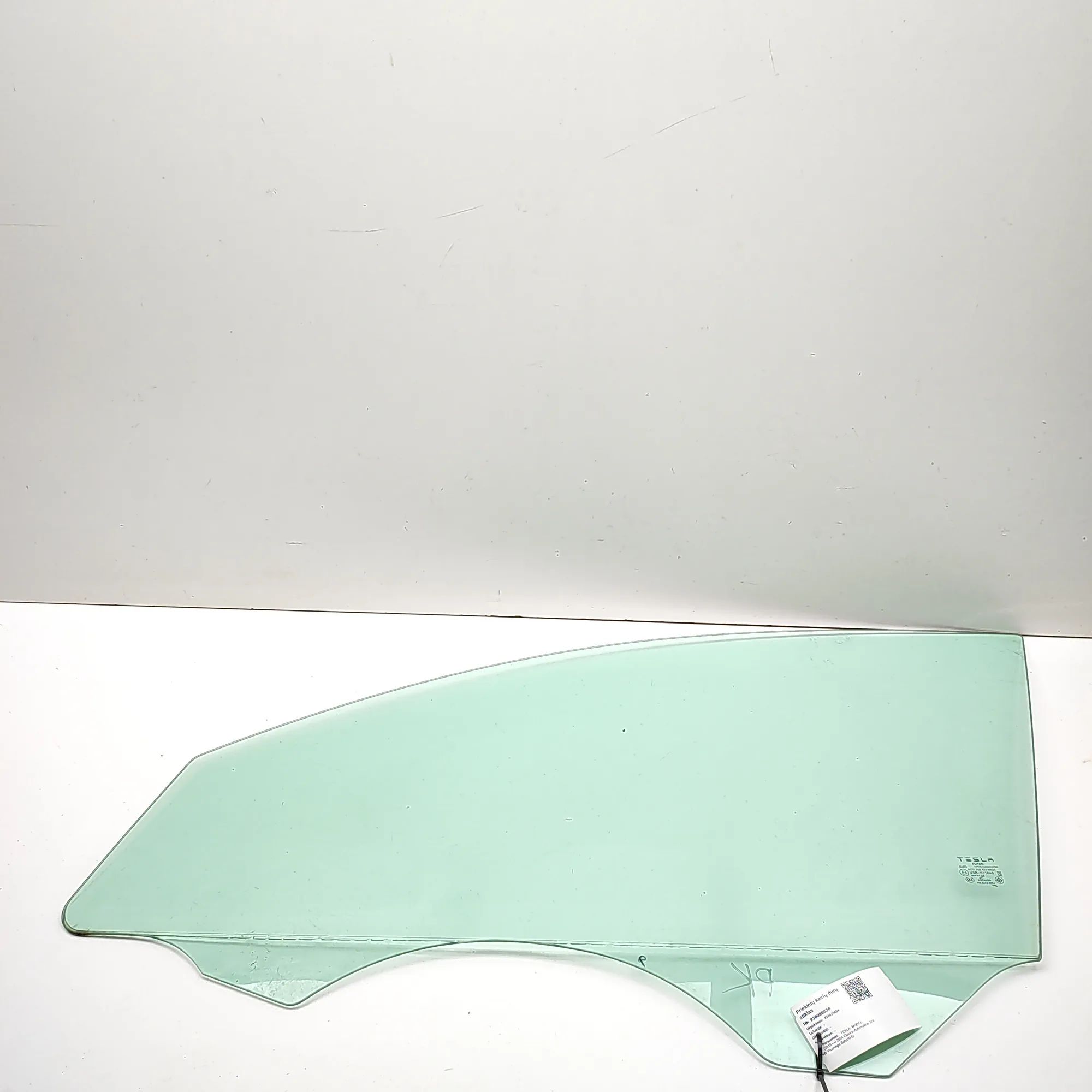 Tesla Model Y Front Left Door Window 1634306-00-D Front Left Door Window TESLA MODEL...