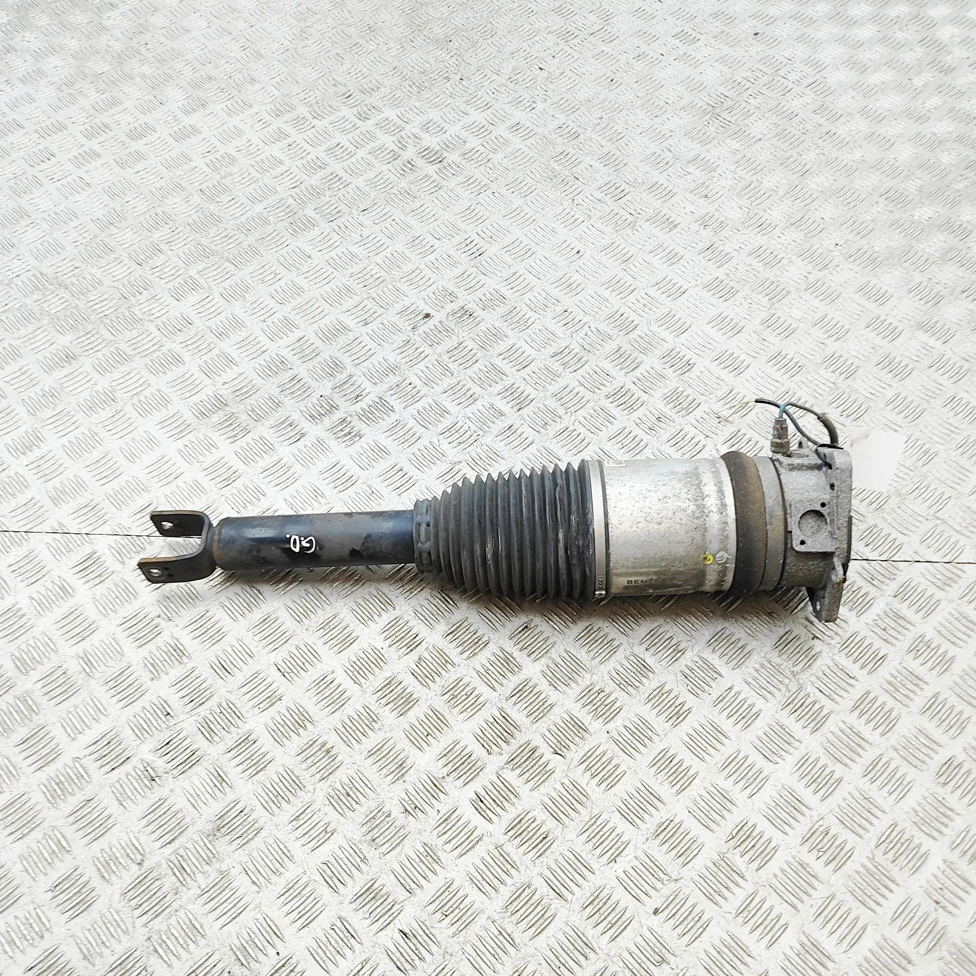 Bentley Continental GT, GTC, Flying Spur Rear Right Air Shock Absorber 3W8616002B Rear Right Air Shock Absorber BENTLE...