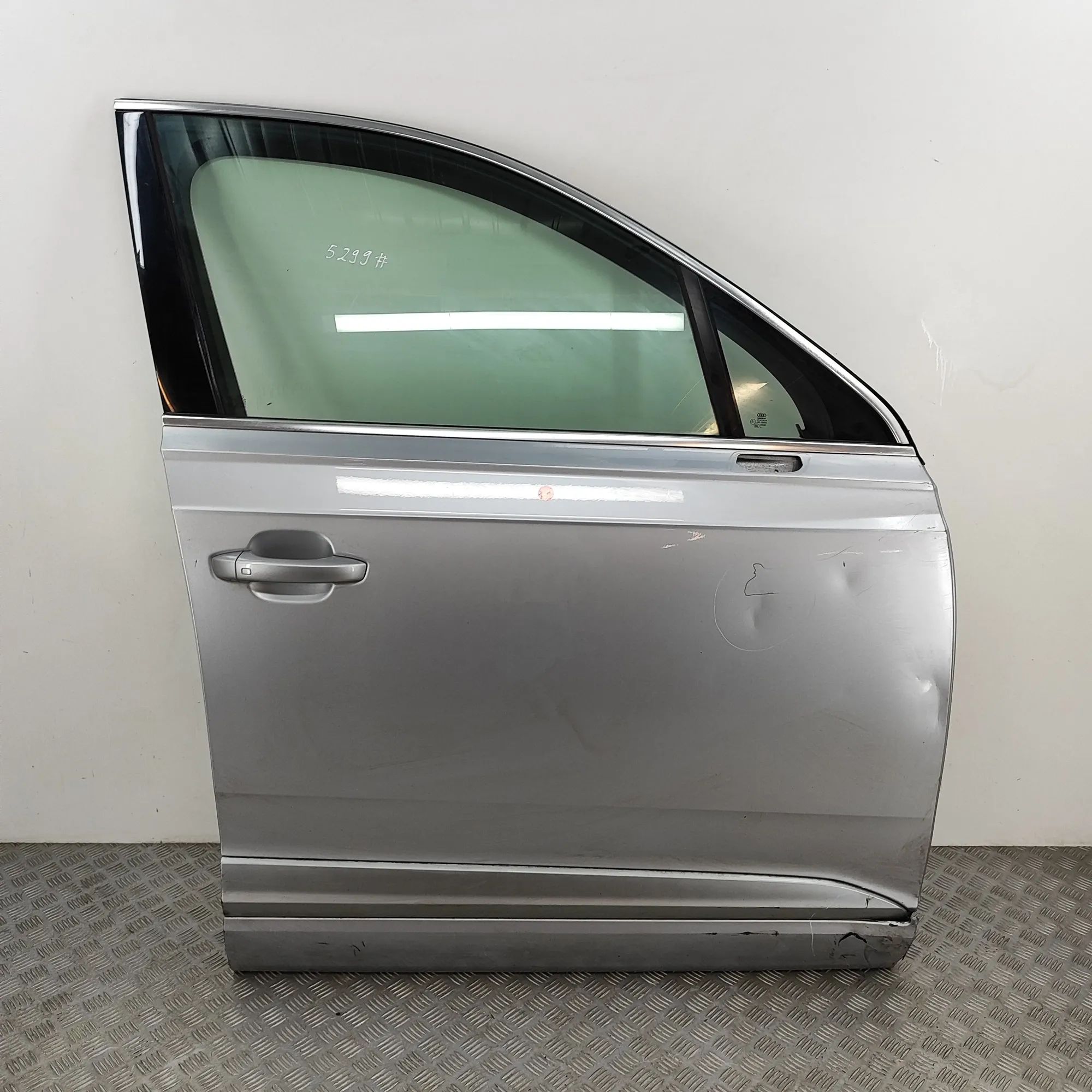 Audi Q7 (4M) Front Right Door 4M0831052F Front Right Door AUDI Q7 (4M) (2015-...