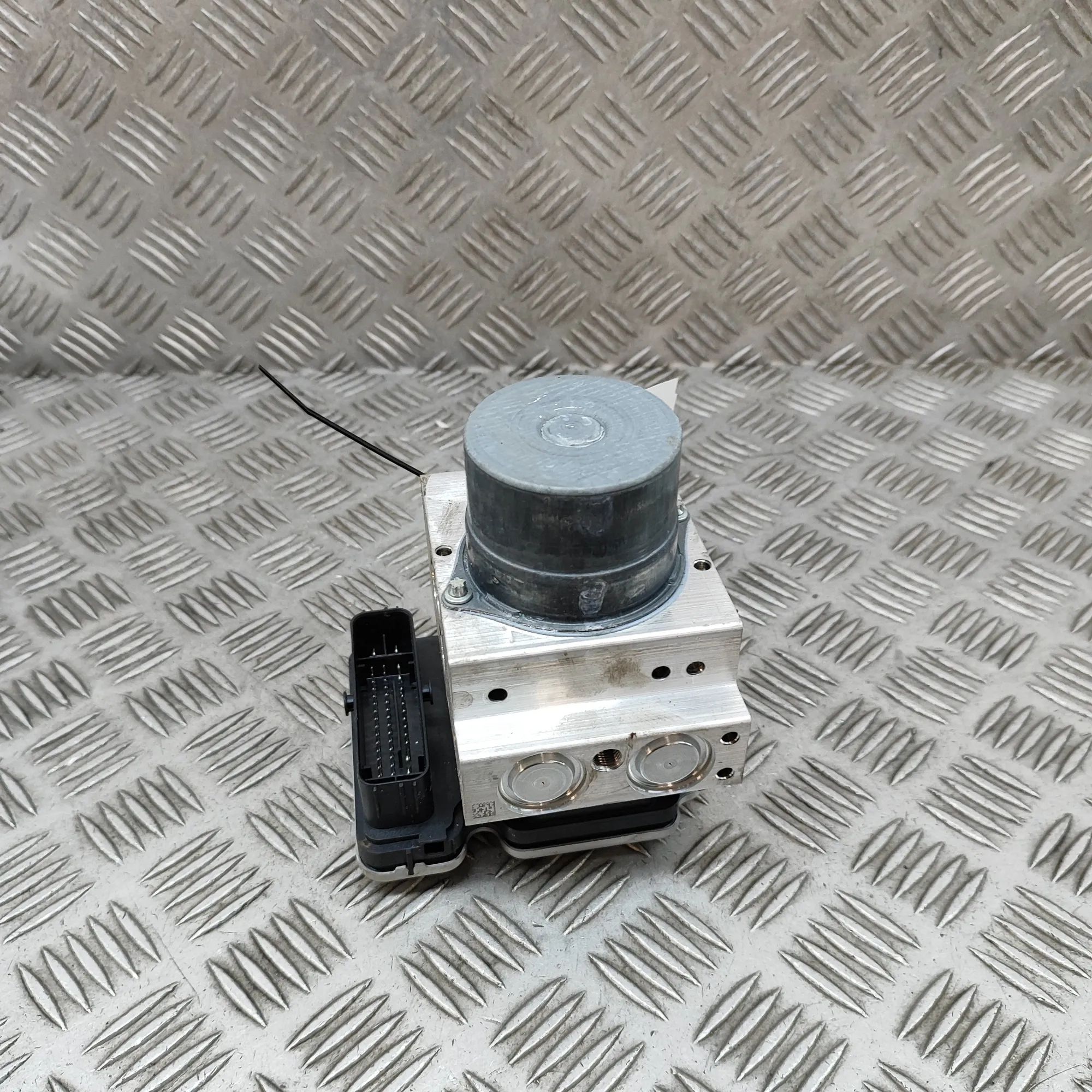 Mercedes-Benz A (W177) ABS Hydraulipumppu A2239012918, A2069021809, A2069009020 ABS Pump ...