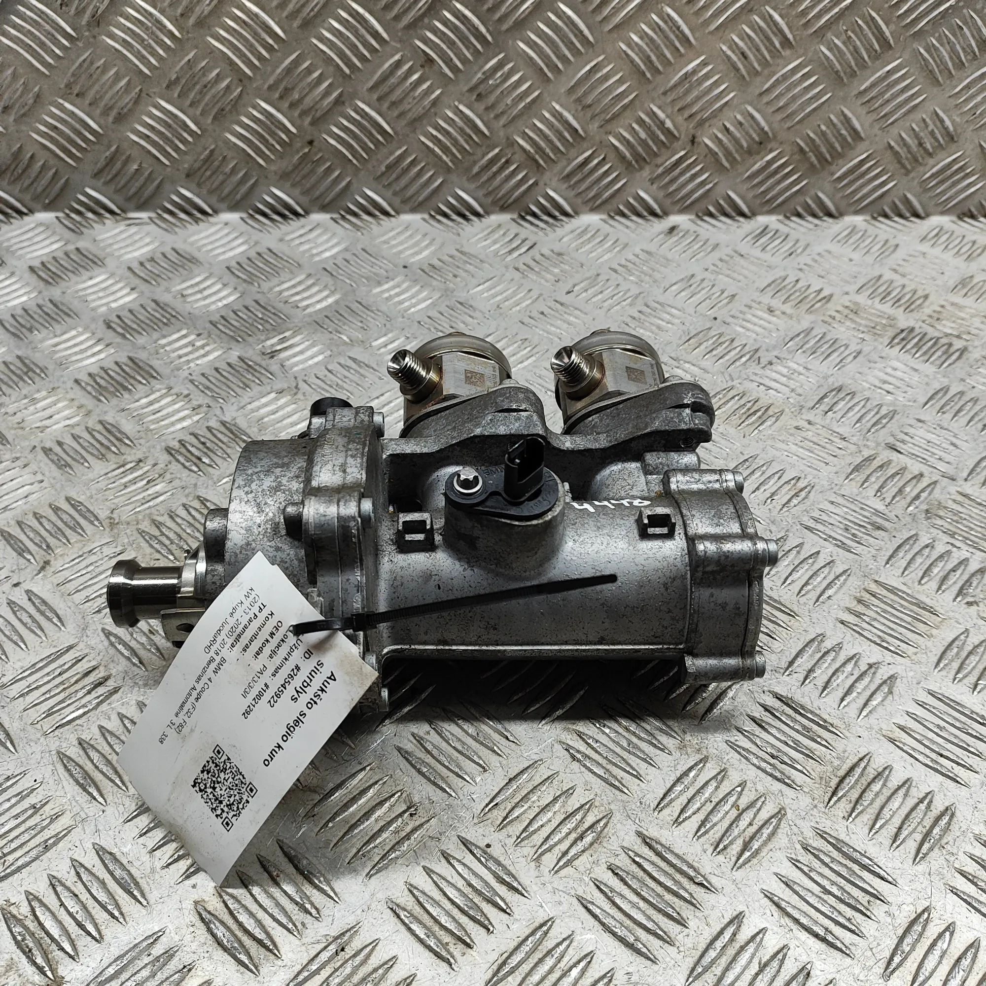 BMW 4 (F32 / F33 / F36) Вакуум насос 0261520255, 7847204, 7847203 Vacuum Pump BMW 4 ...