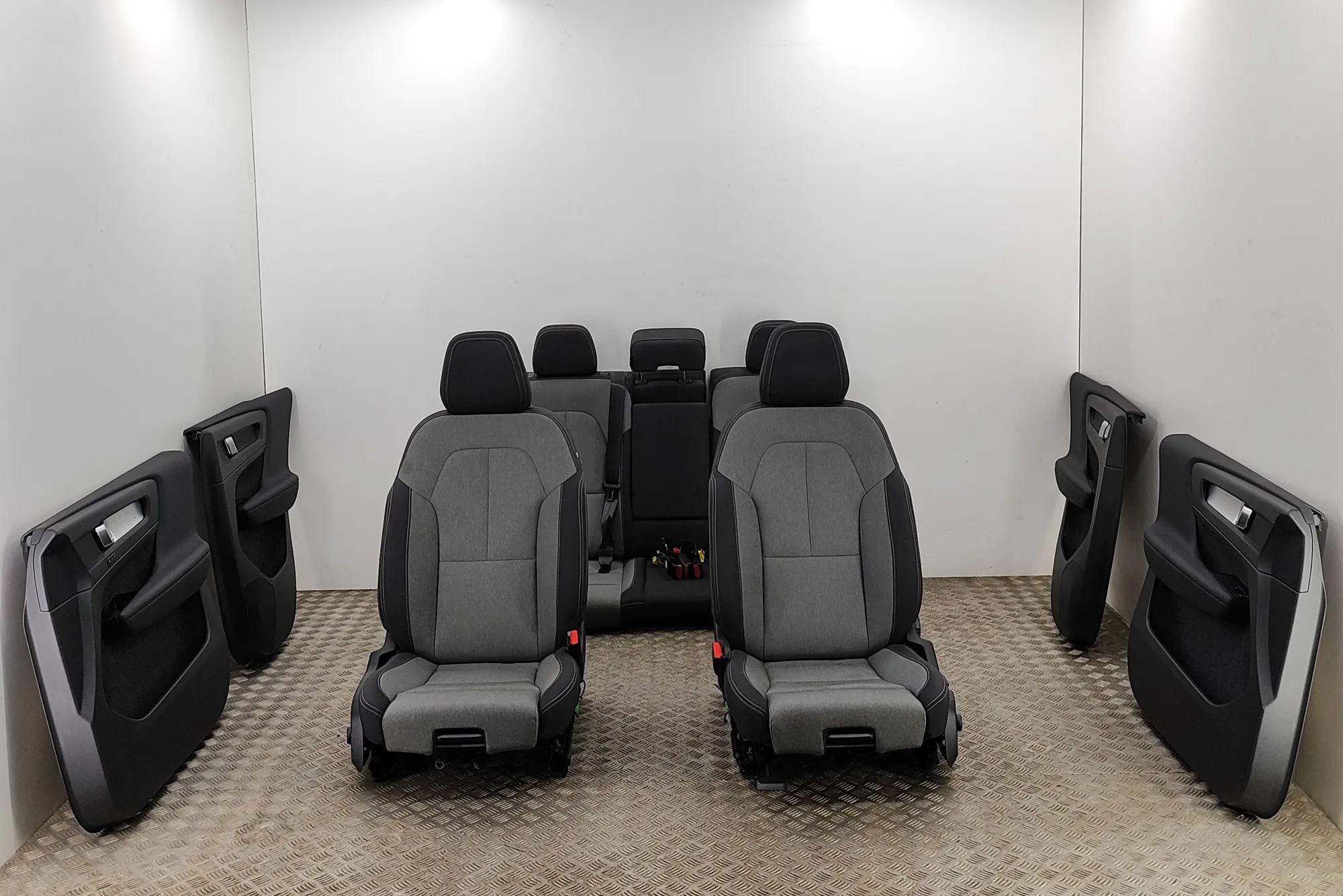 Volvo XC40 / EX40 Interior Seats W/ Door Cards Kit 32272705, 31498597, 32367366, 31407697, 3140769...