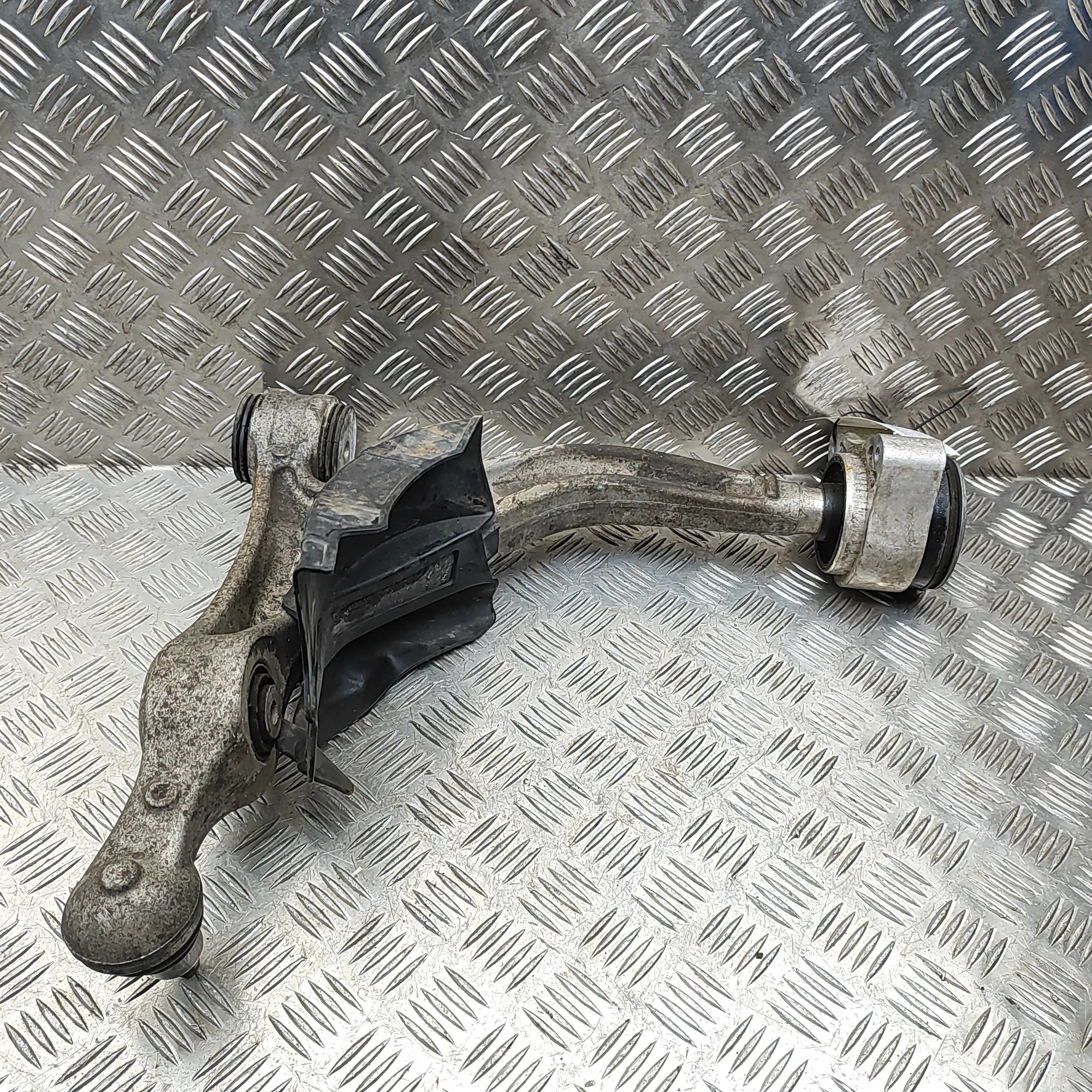 Porsche Panamera Front Right Lower Control Arm 971407152H Front Right Lower Control Arm PORSCH...