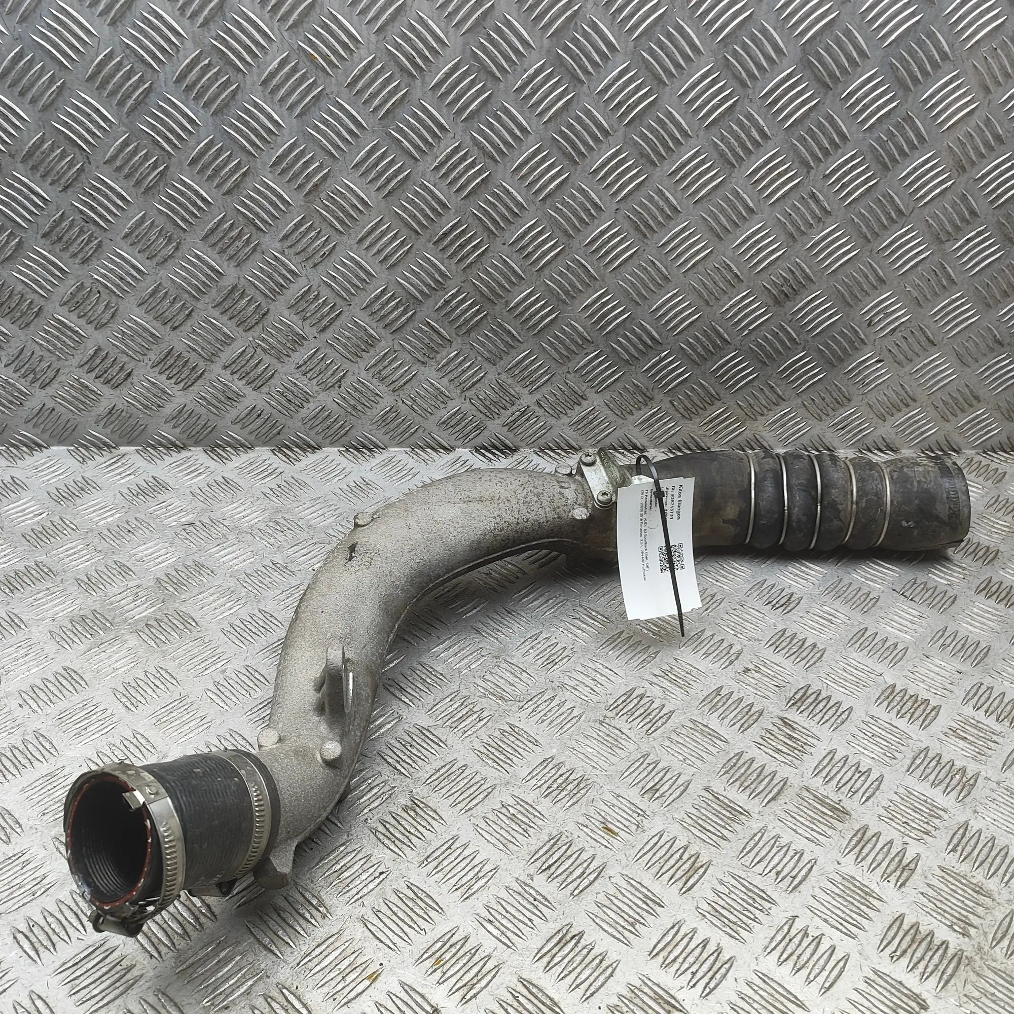 Audi A3 (8V) Intercooler Hose Pipe 07K145828C, 8S0145674E, 8S0145674F Intercooler ...