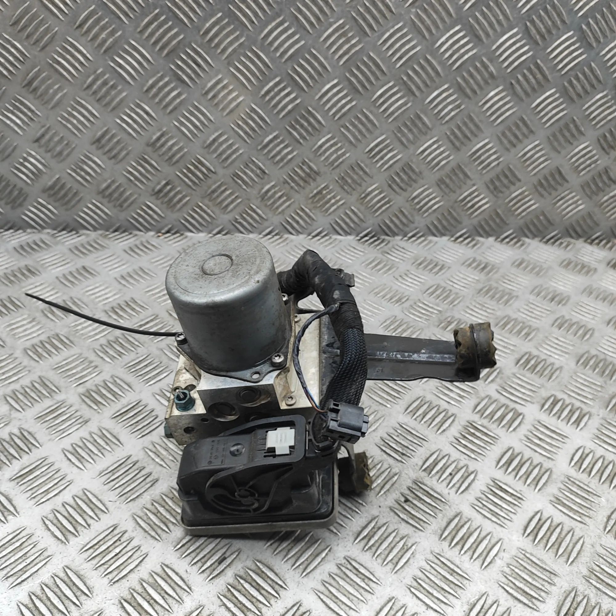 BMW X4 (G02) ABS hydraulic pump