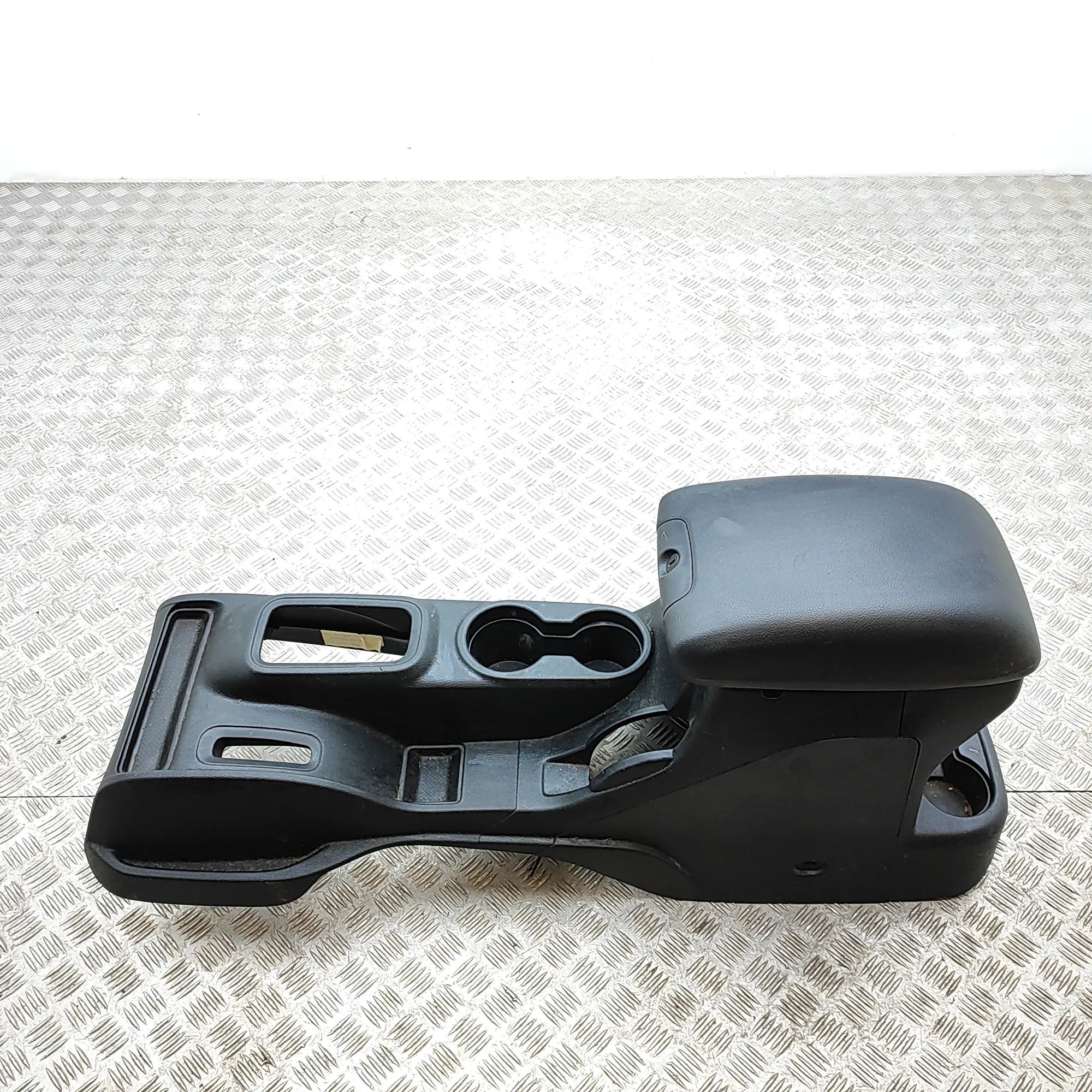 Jeep Wrangler (JK) center console 1PU23DX9AA, 6CY27DX9AA Center Console JEEP WRAN...