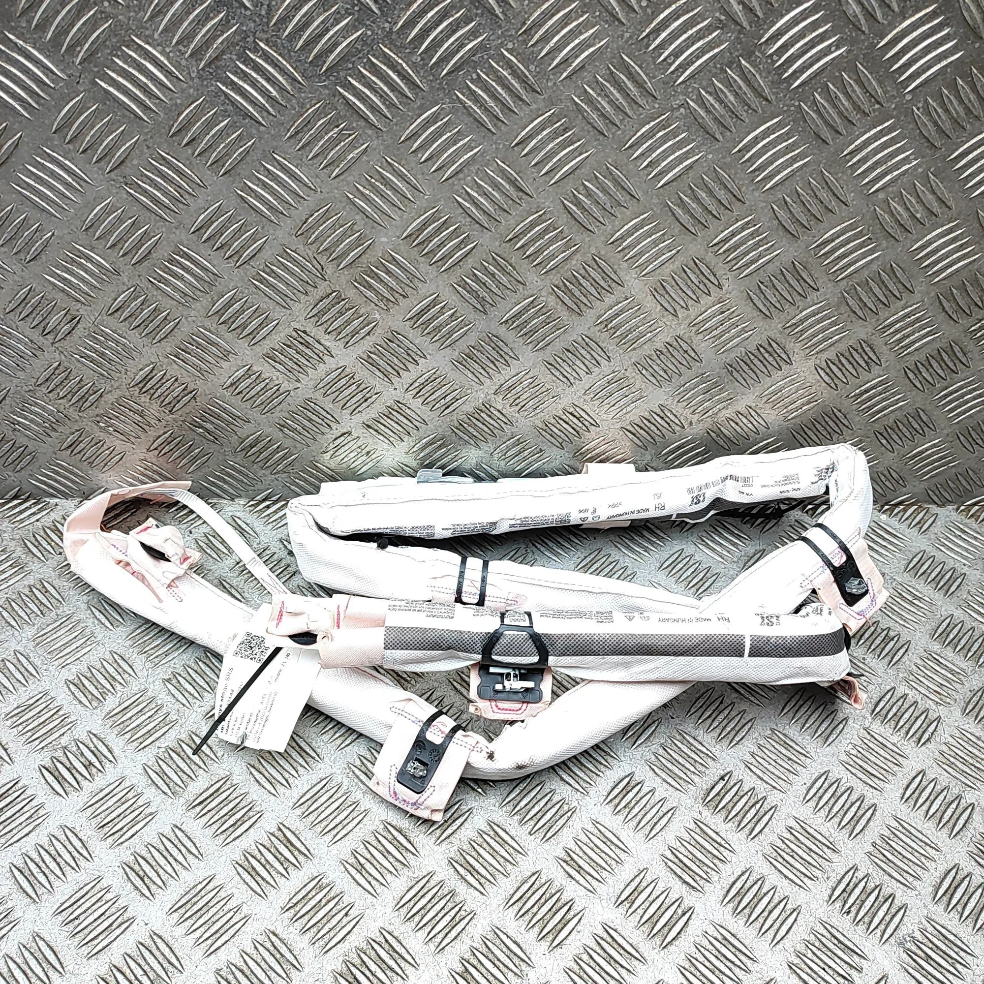 Audi Q3 (F3) Right Side Roof Safety Curtain SRS 83A880742F Right Side Roof Safety Curtain SRS A...