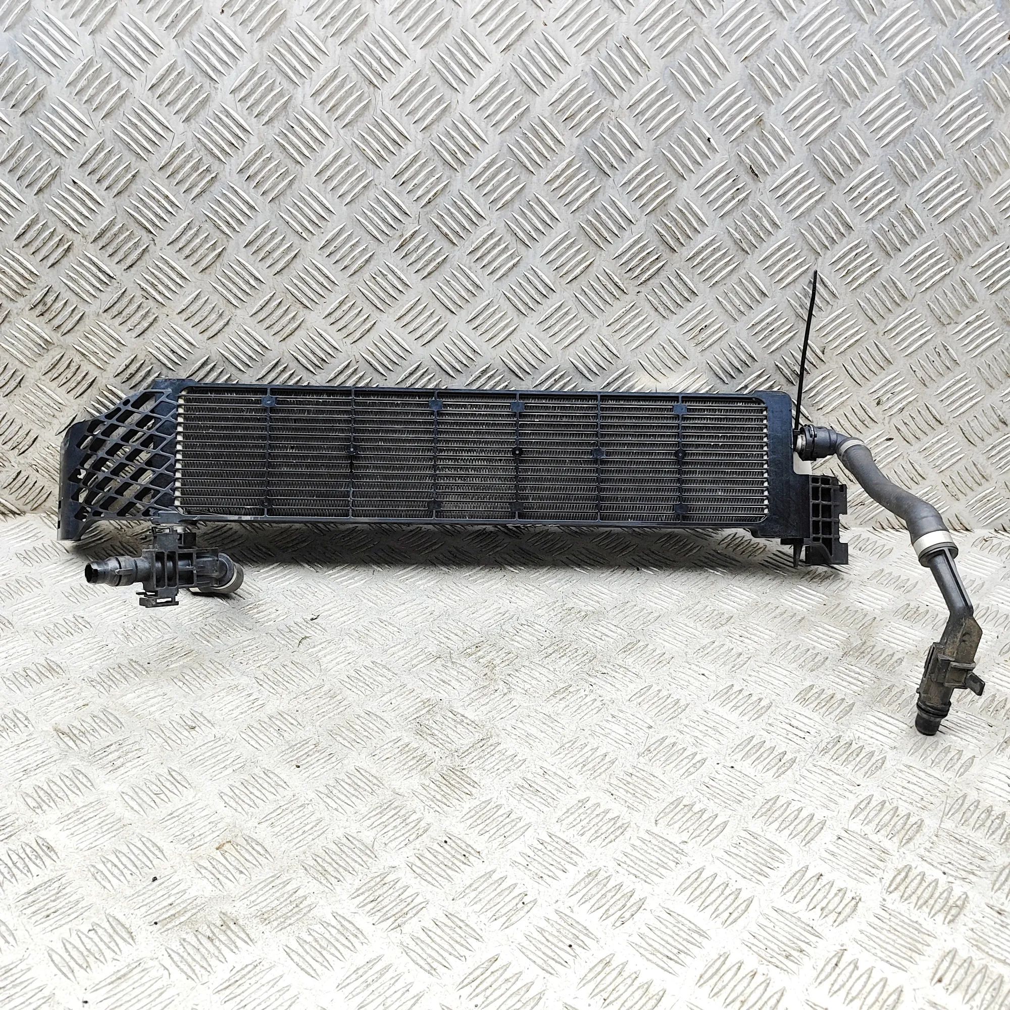 BMW 5 (G30 / G31) Cooling Radiator 8596124, 8472249 Cooling Radiator BMW 5 SERIES ...