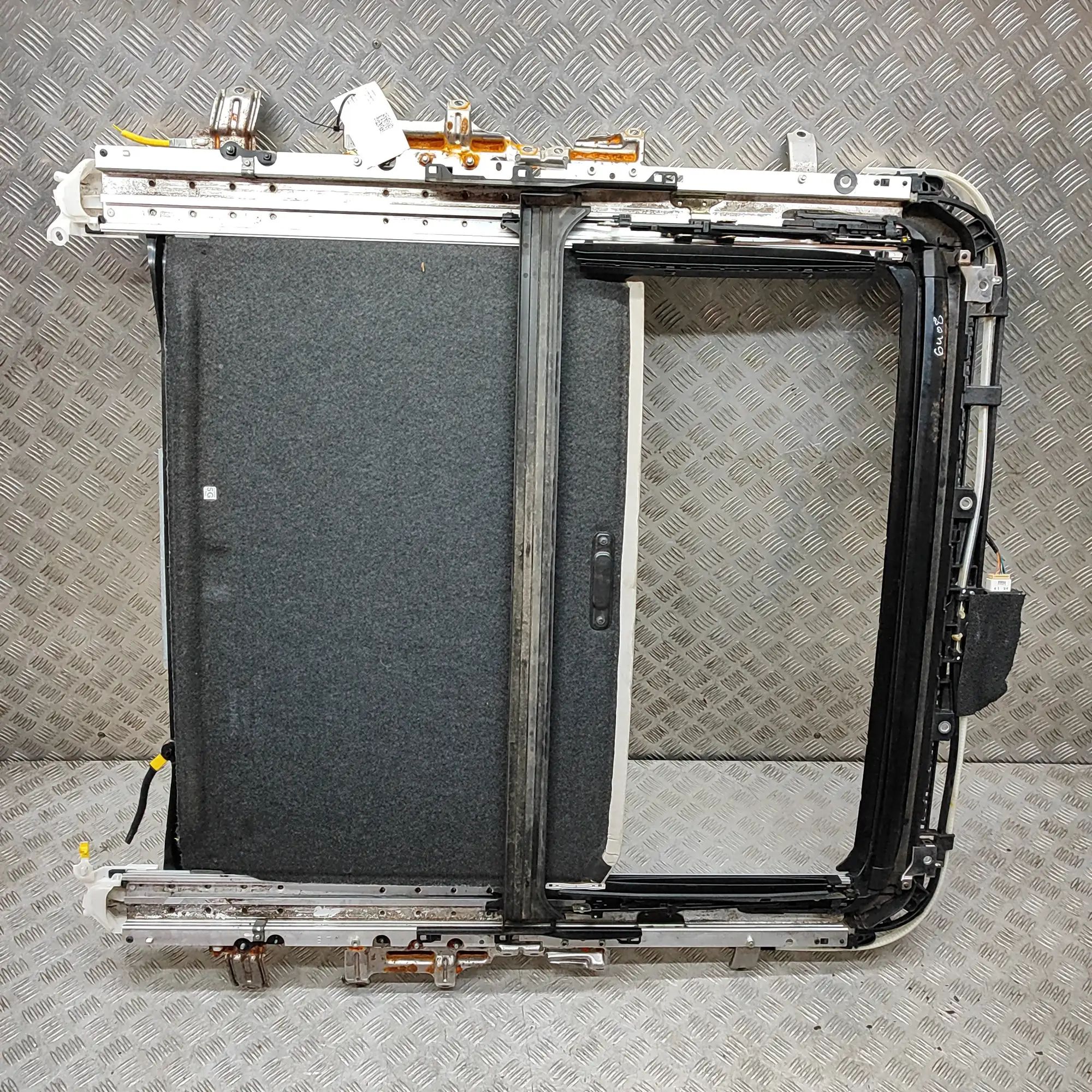 Lexus LS Kattoluukku 63203-50060 Sunroof LEXUS LS (_F4_) (2006-...)
...
