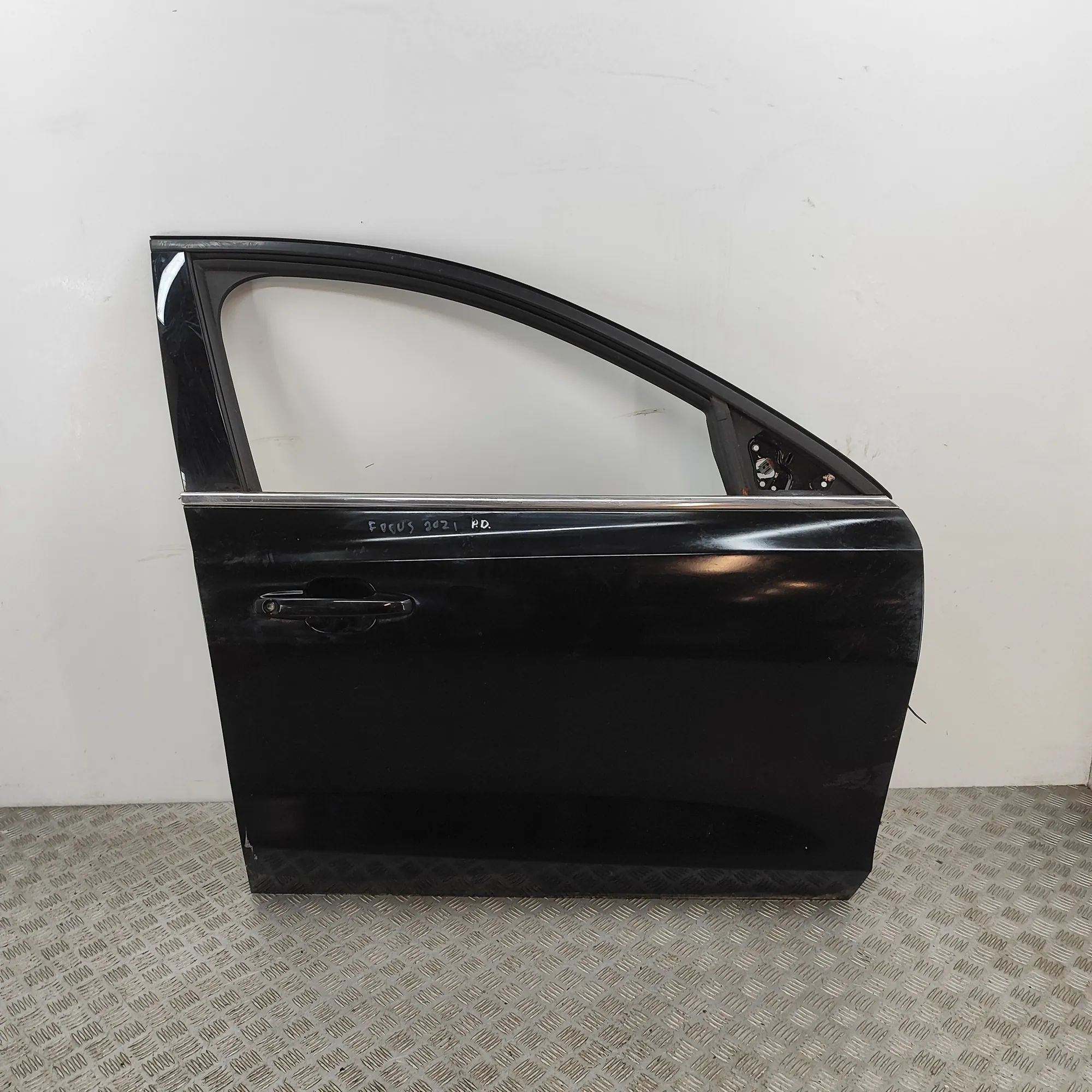 Ford Focus Front Right Door JX7B-A23200-CG, JX7B-A20220-AK Front Right Door...