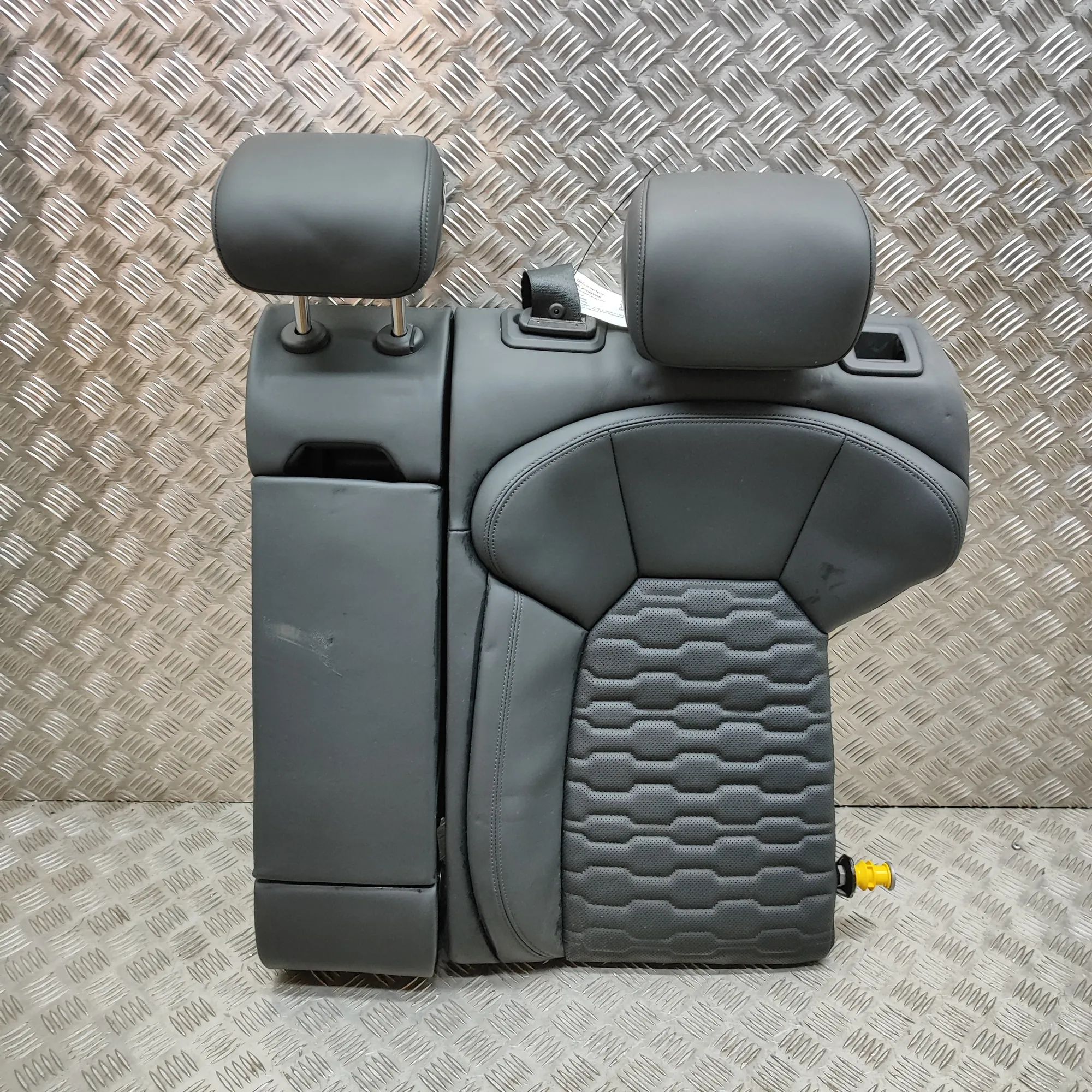 Audi e-tron GT (FW) Takapenkki 4J3885208, 4J3885805C Rear Seat AUDI E-TRON GT ...