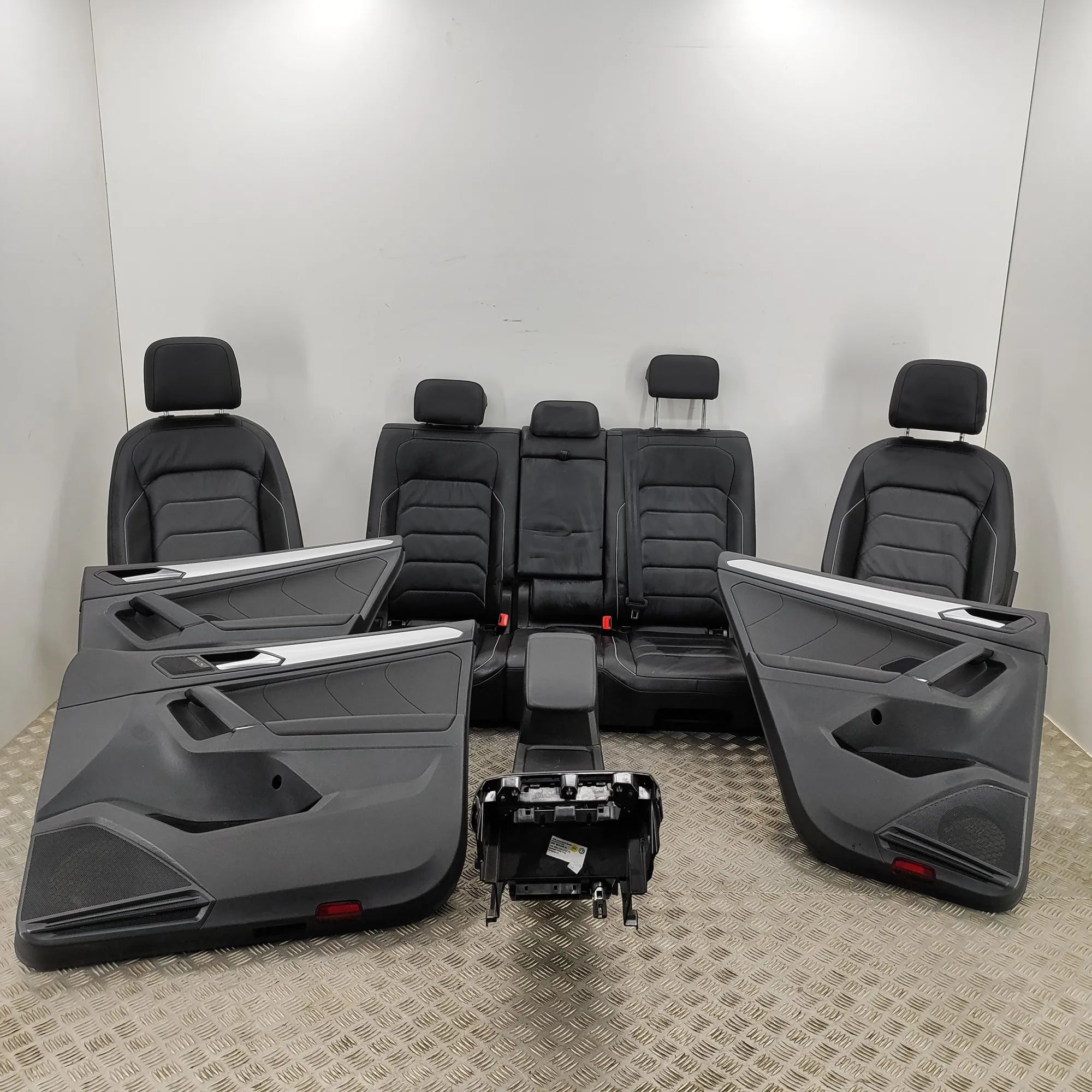Volkswagen Tiguan Interior Seats W/ Door Cards Kit 5NA867211, 5NA867212, 5NB867012, 5NC867012, 5NC...