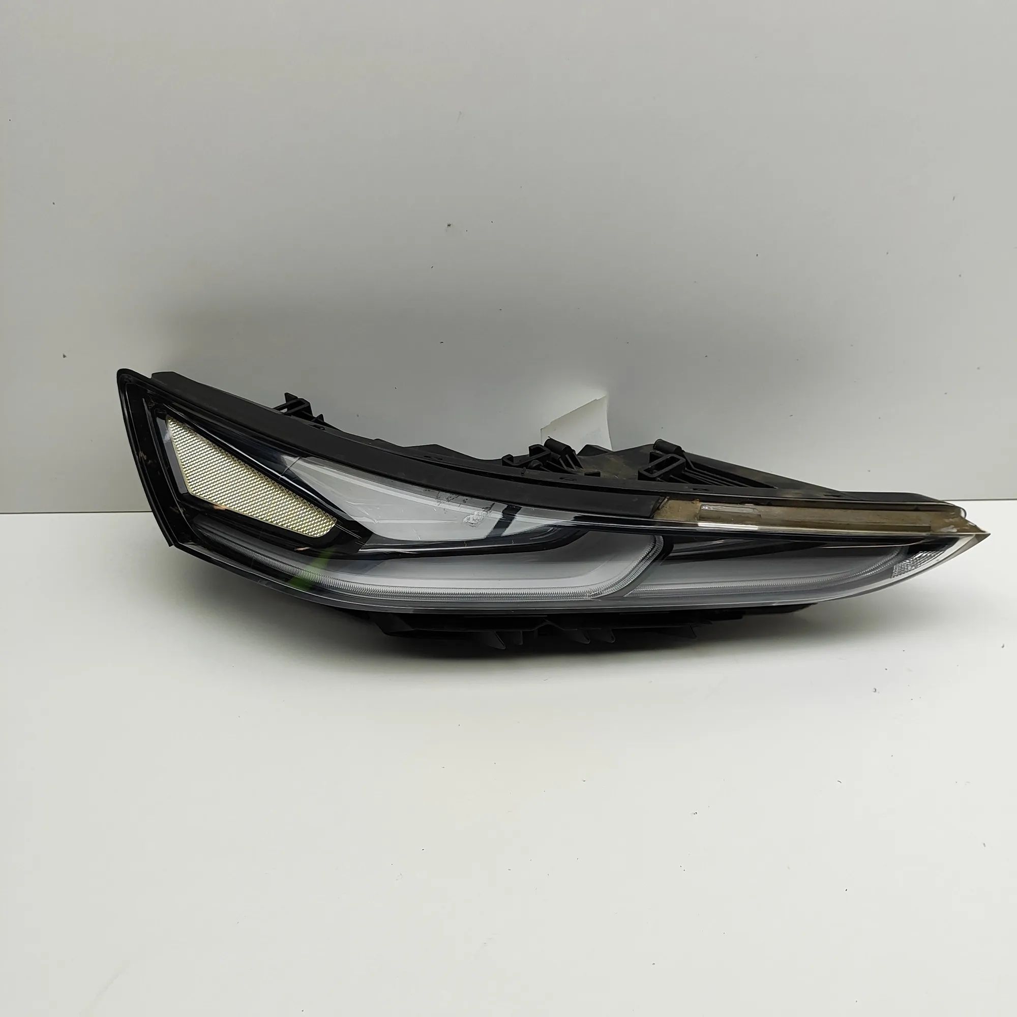 Hyundai Santa Fe Front Right Additional Light 92208-S1000, 92208S1000 Front Right Additional ...