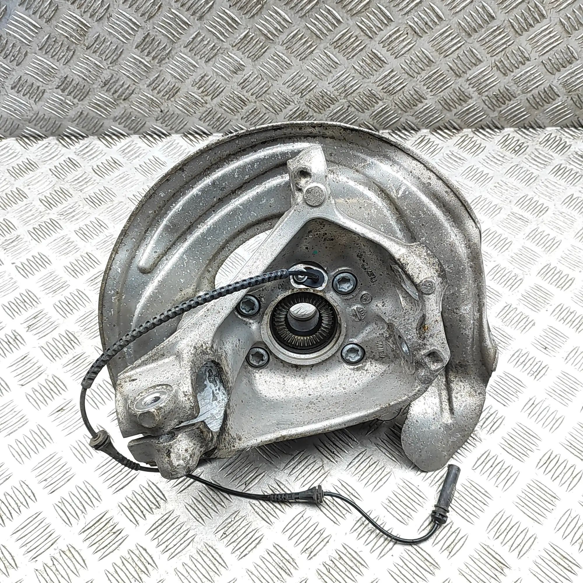 BMW X4 (G02) Front Left Wheel Hub