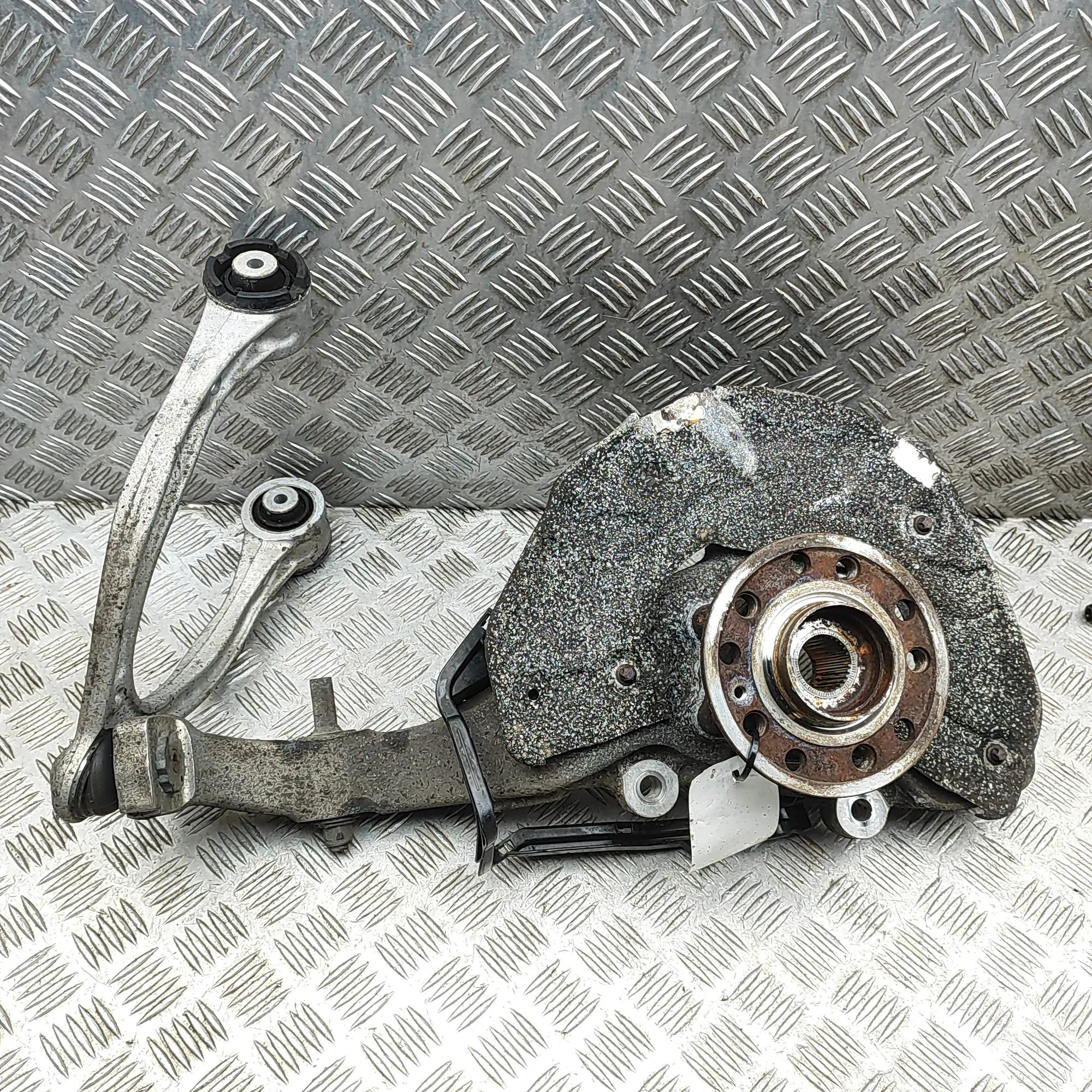 Mercedes-Benz A (W177) Front Right Wheel Hub A2053326600 Front Right Wheel Hub MERCEDES-BENZ...