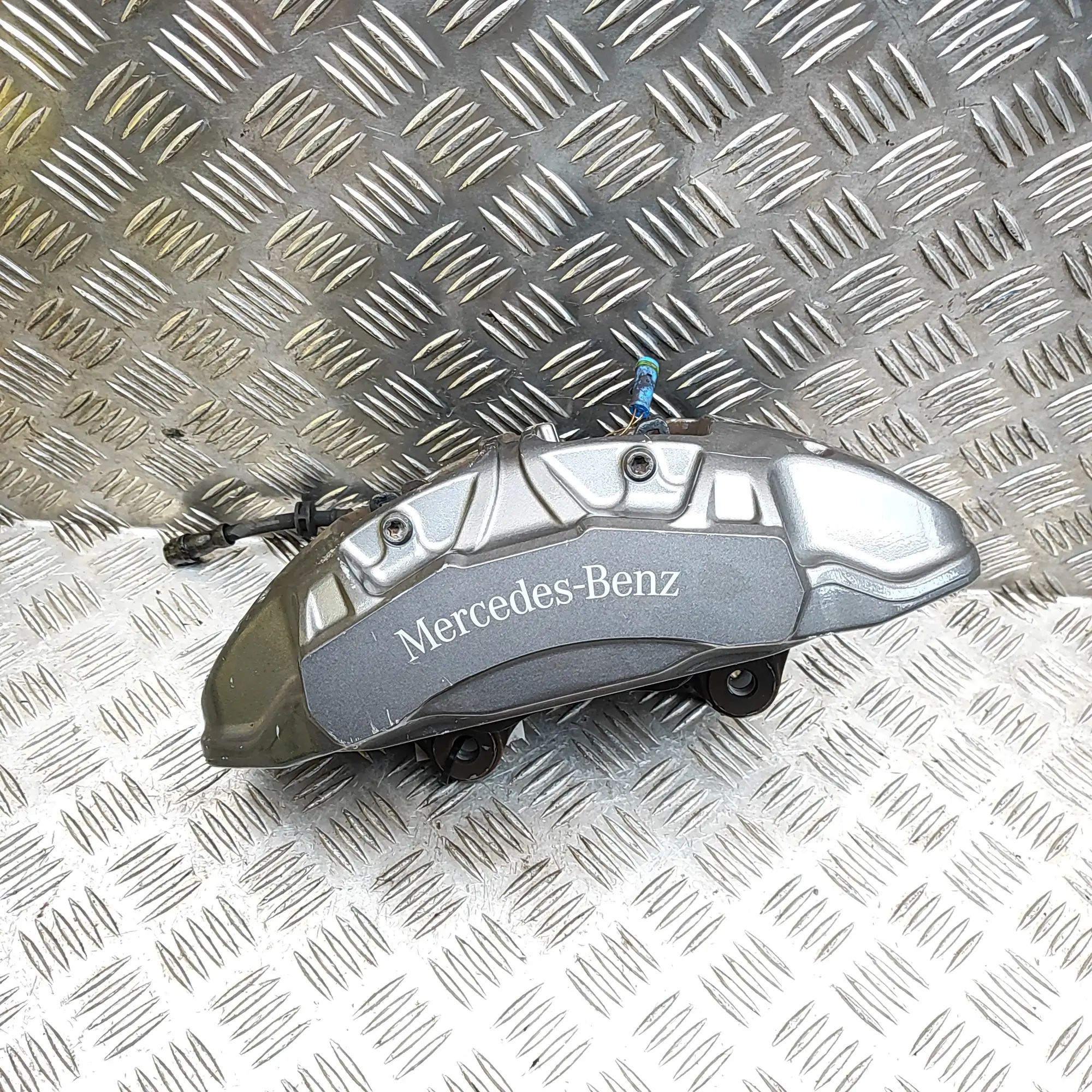 Mercedes-Benz A (W177) Front Right Brake Caliper A2234215600 Front Right Brake Caliper MERCEDES-...
