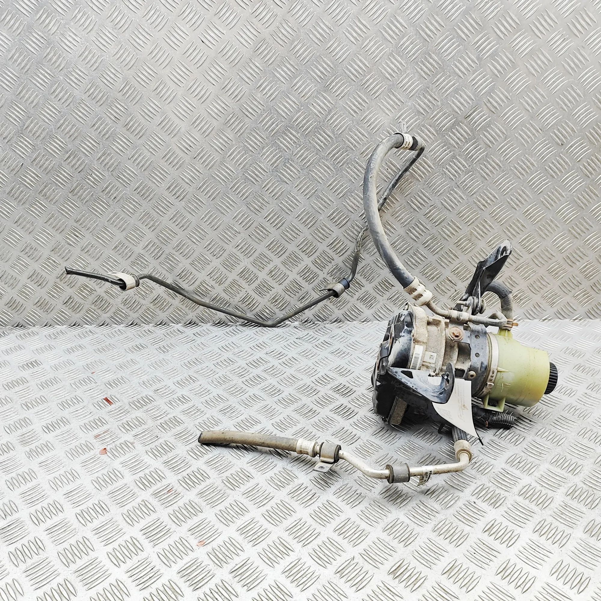 Opel Vivaro (B) ohjaustehostimen pumppu 93457191, 491100616R Power Steering Pump OPEL V...