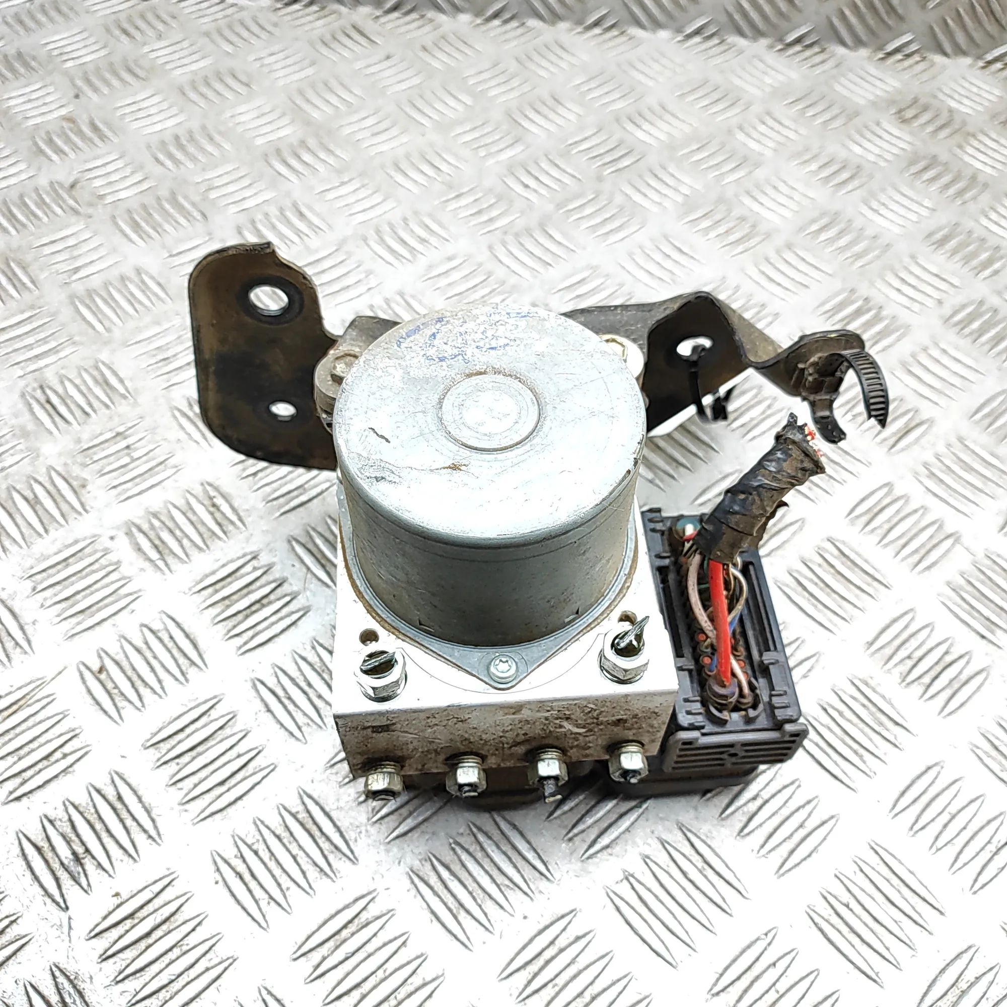 Toyota Hilux ABS hydraulic pump