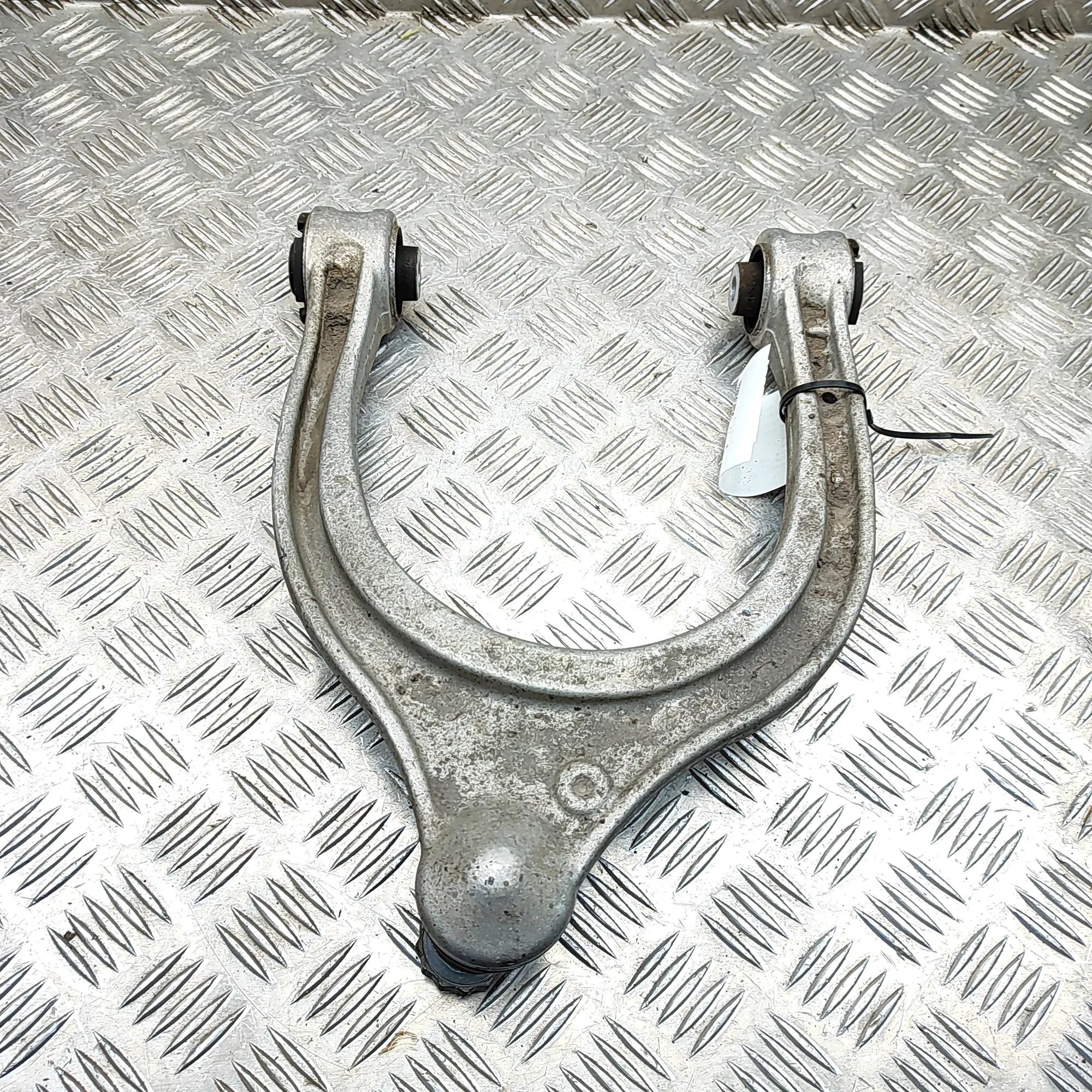 Mercedes-Benz A (W177) Front Right Upper Control Arm A2233302600 Front Right Upper Control Arm MERCE...