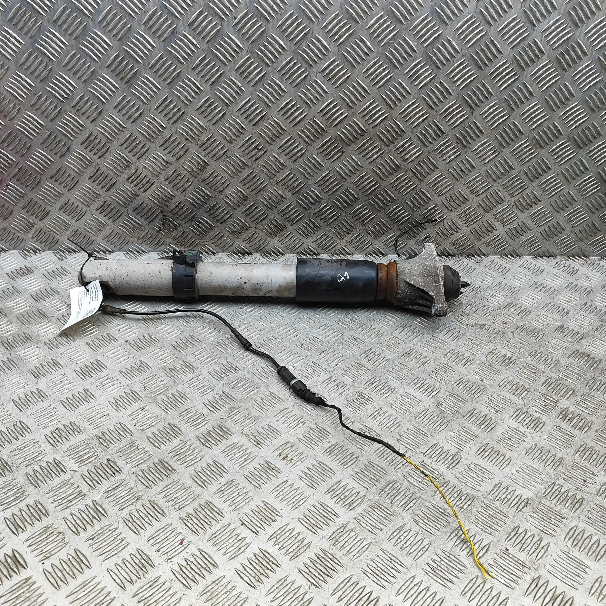 BMW 4 (F32 / F33 / F36) Rear Right Shock Absorber 8091380, 8098636 Rear Right Shock Absorber BMW ...