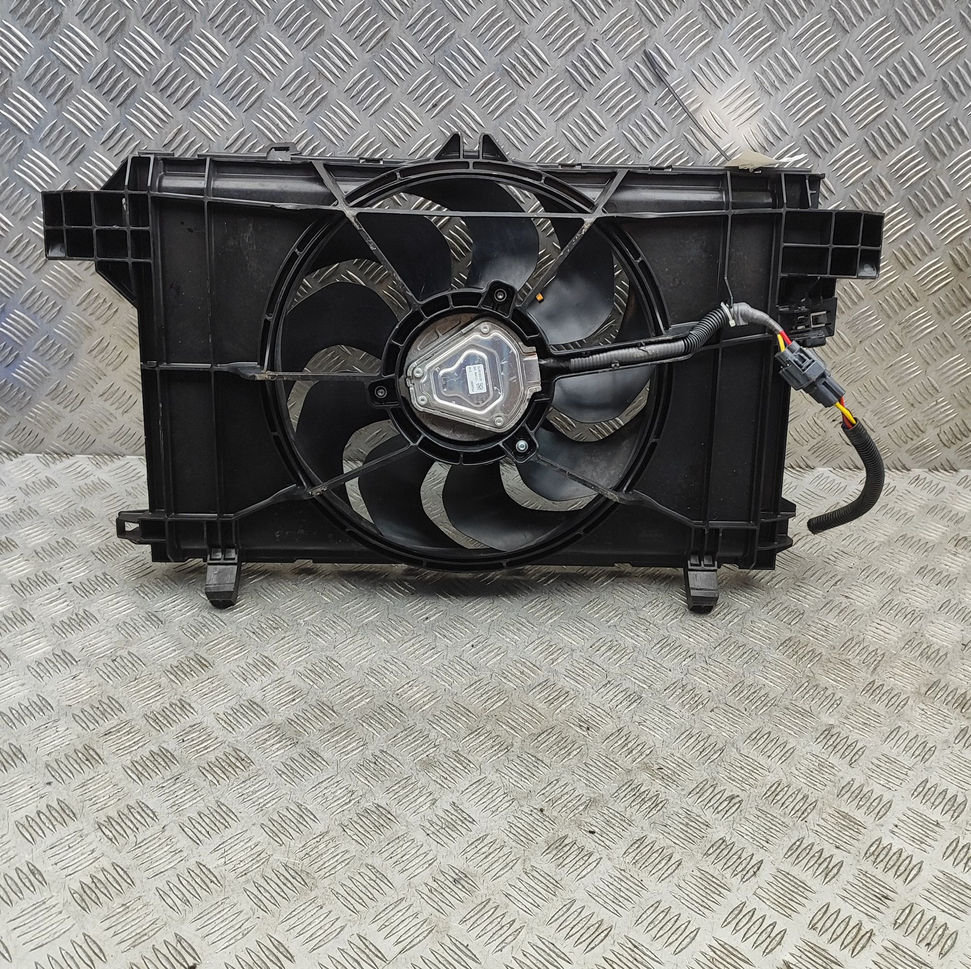 Tesla Model Y Engine Cooling Fan Shroud PZ538002, 1494179-00-B Engine Cooling Fan Shrou...
