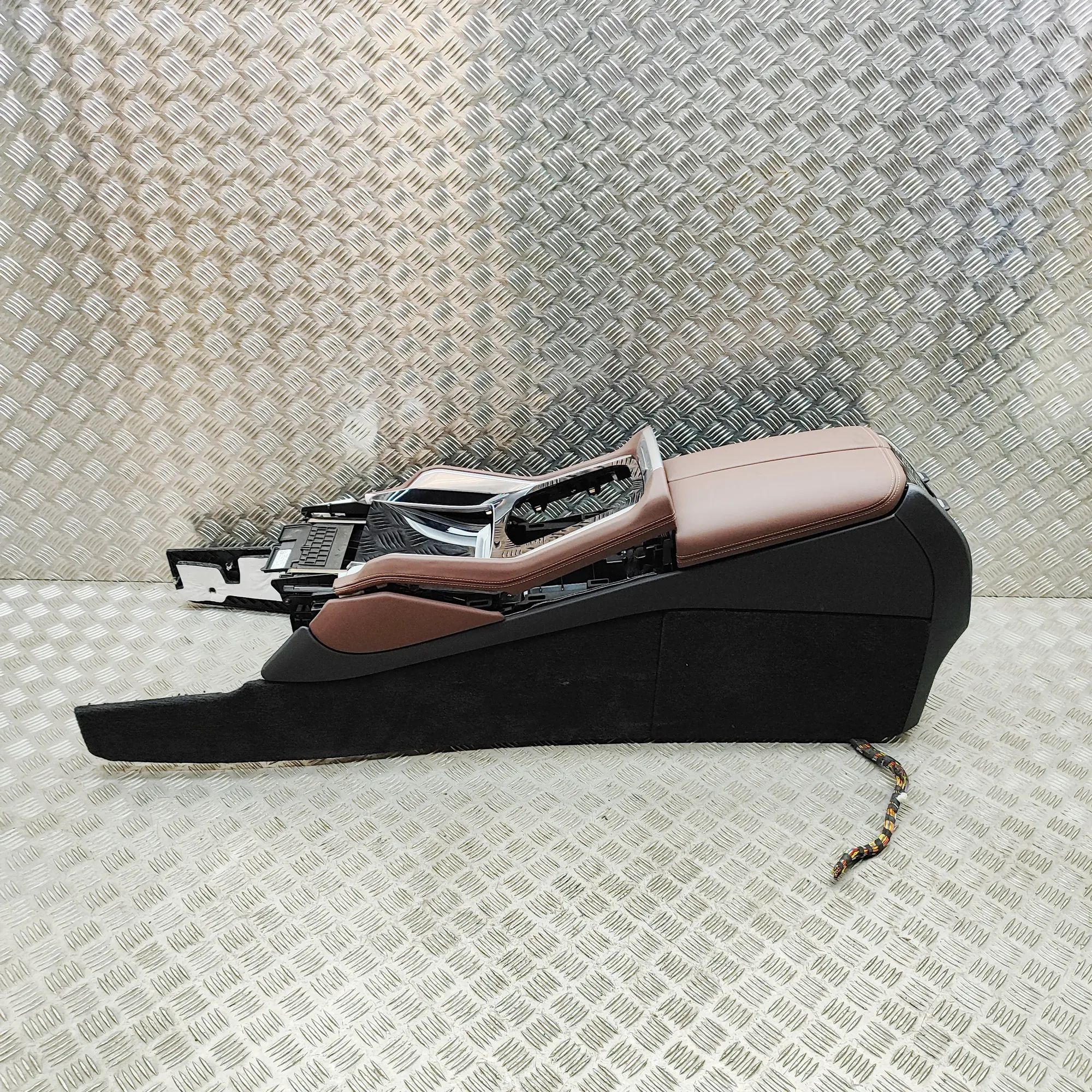 BMW X6 (G06) center console 9108356 Center Console BMW X6G06 (2019-...)

Pa...
