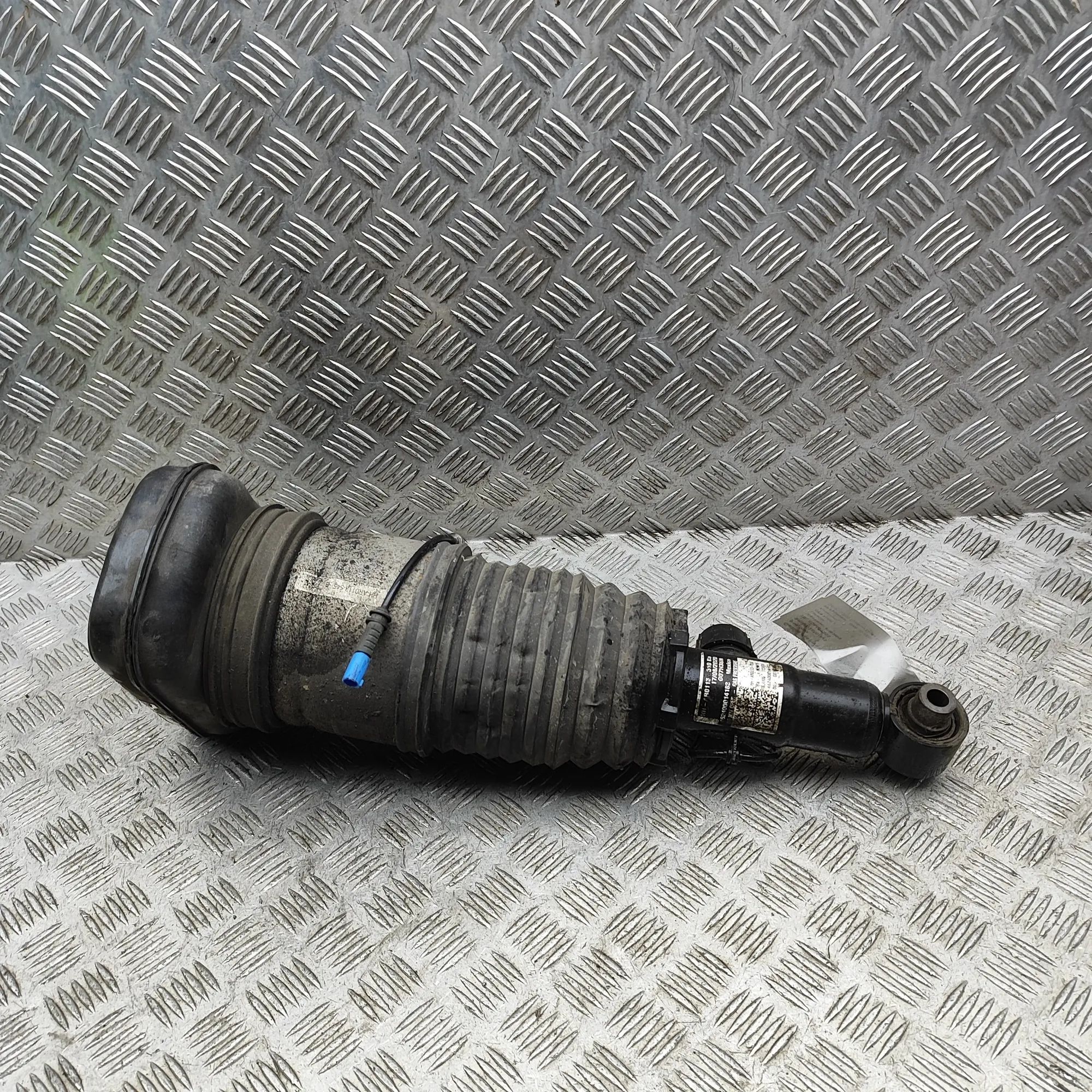 BMW X5 (G05) Rear Right Air Shock Absorber 78315615, 462400014183, G07H38N, 6869038 Rear R...