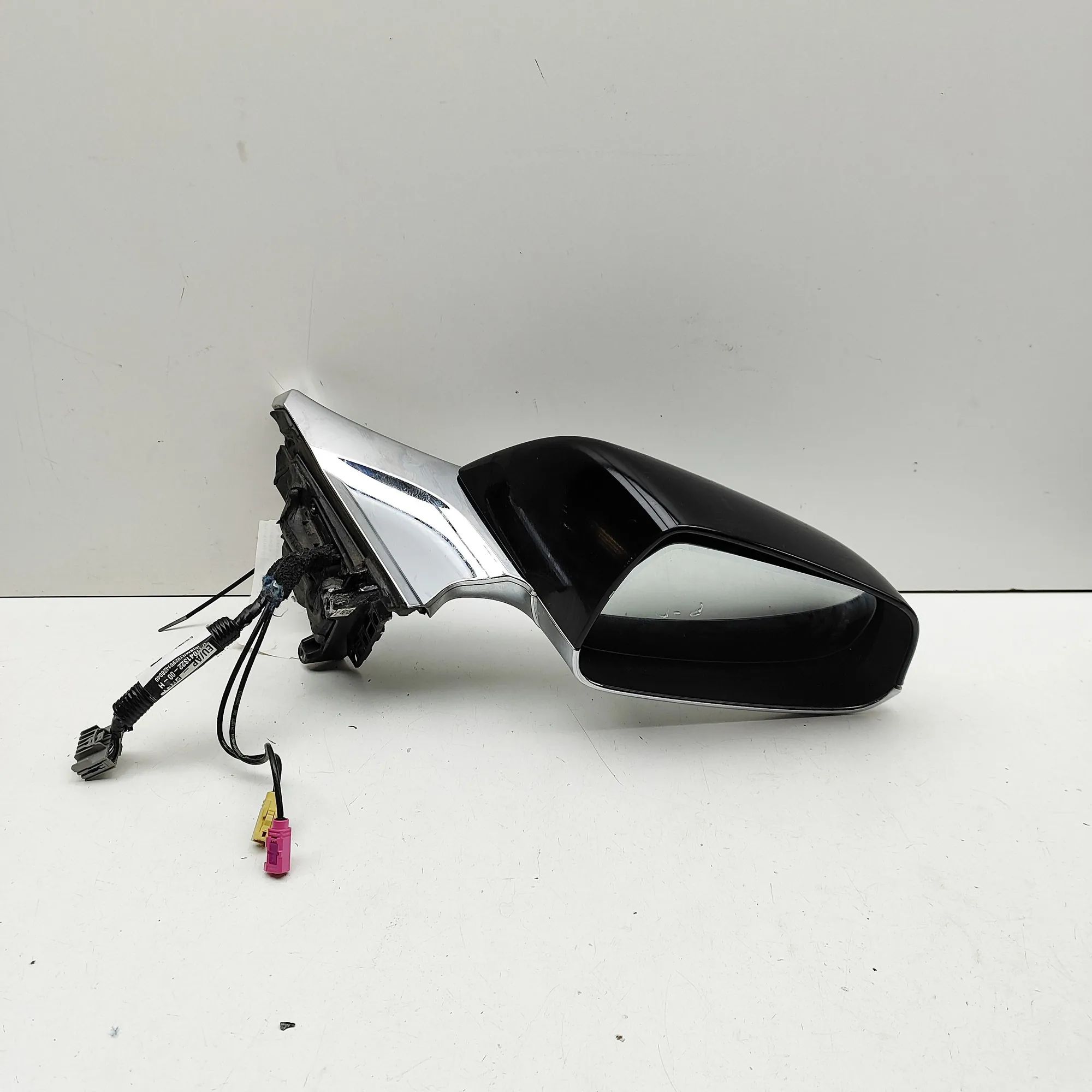 Tesla Model S Right Side Wing Mirror 1041322-00-H Right Side Wing Mirror TESLA MODEL...