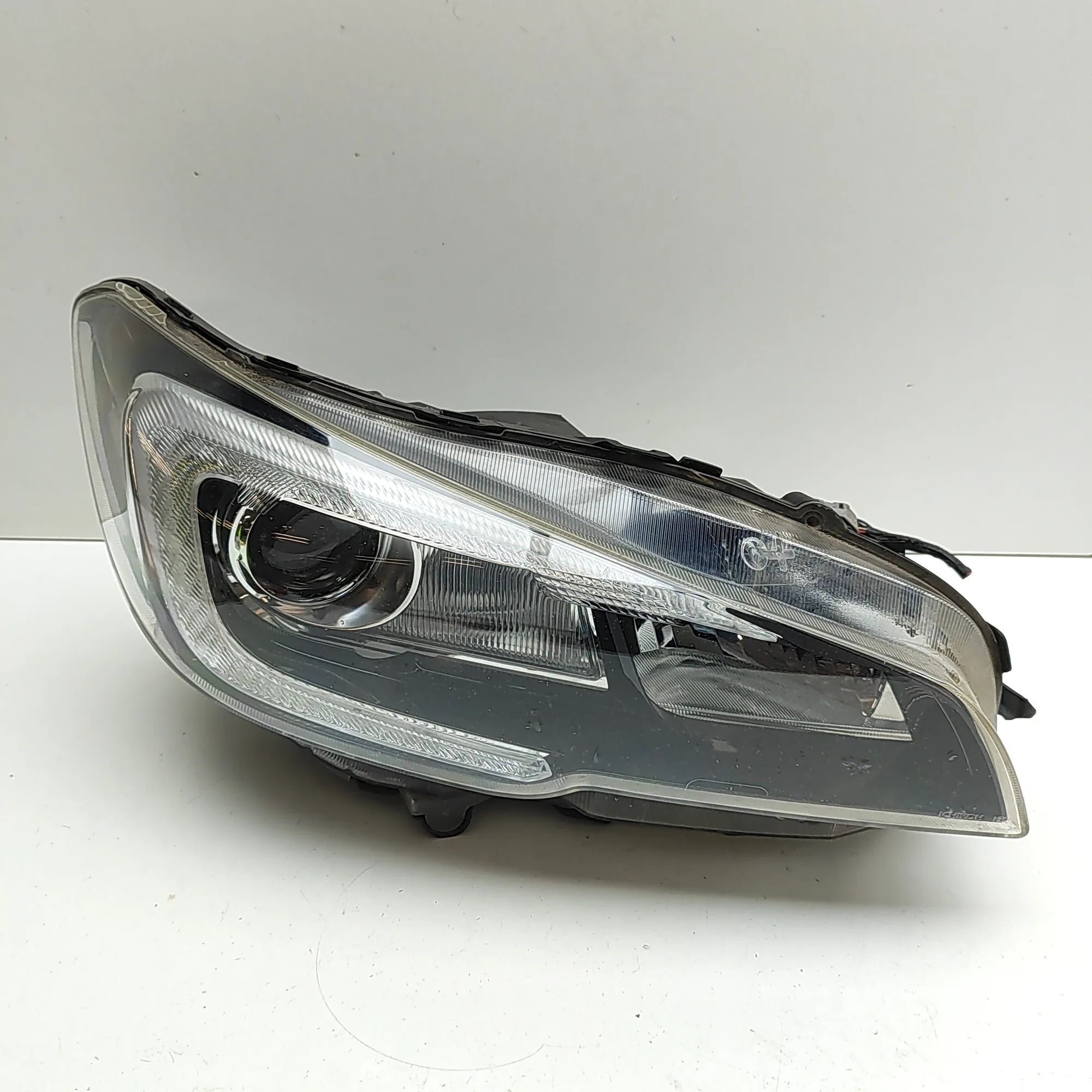 Subaru WRX STI Front Right Headlight 84002-VA000 Front Right Headlight SUBARU WRX (S...
