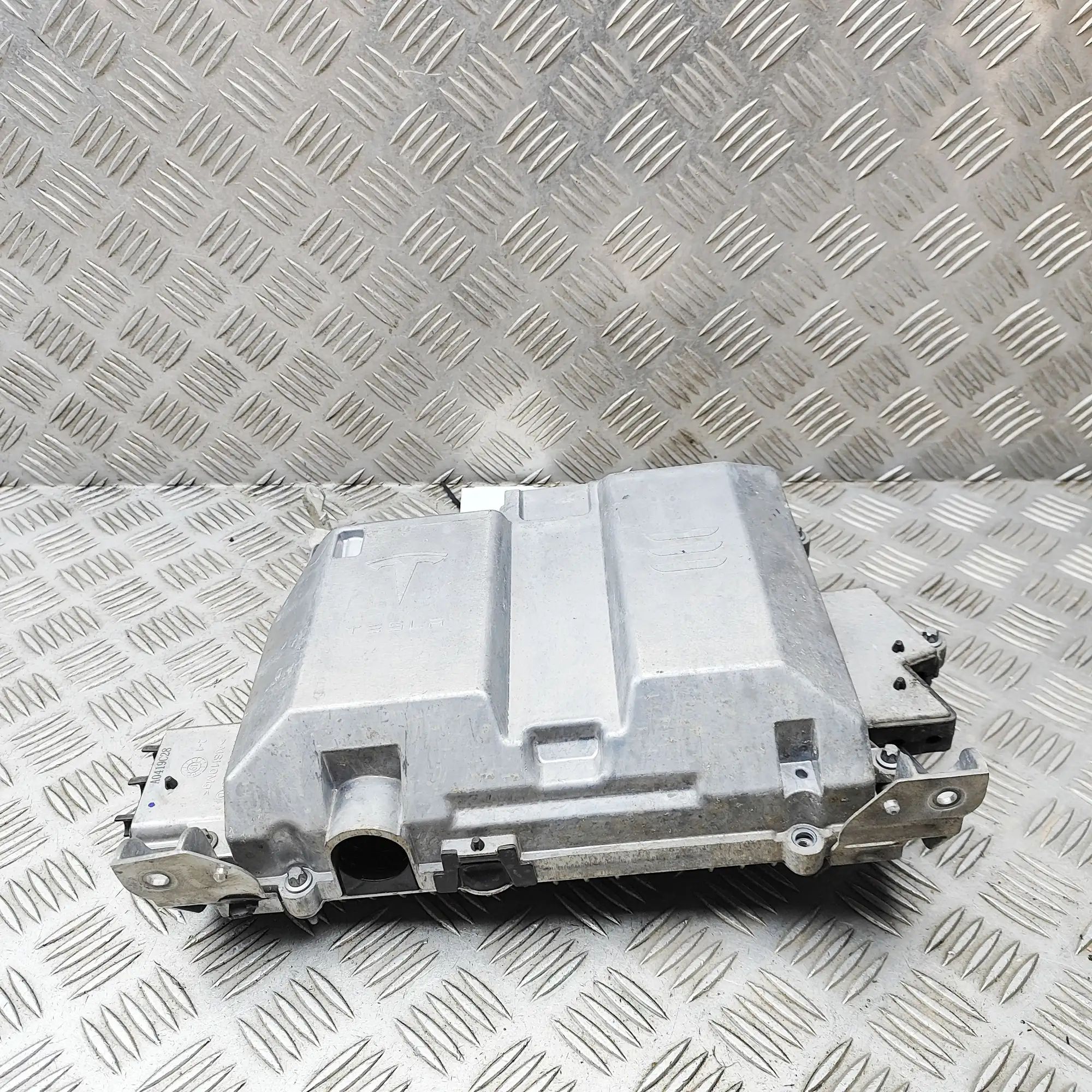 Tesla Model 3 Comfort Control Unit 1118182-04-H Comfort Control Unit TESLA MODEL 3...