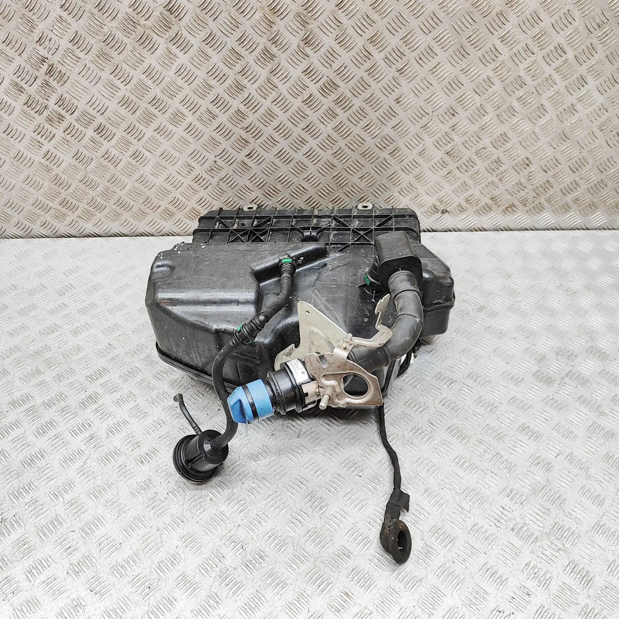 Mercedes-Benz A (W176) Adblue tank A0994711200, A2054701902 AdBlue Tank MERCEDES-B...