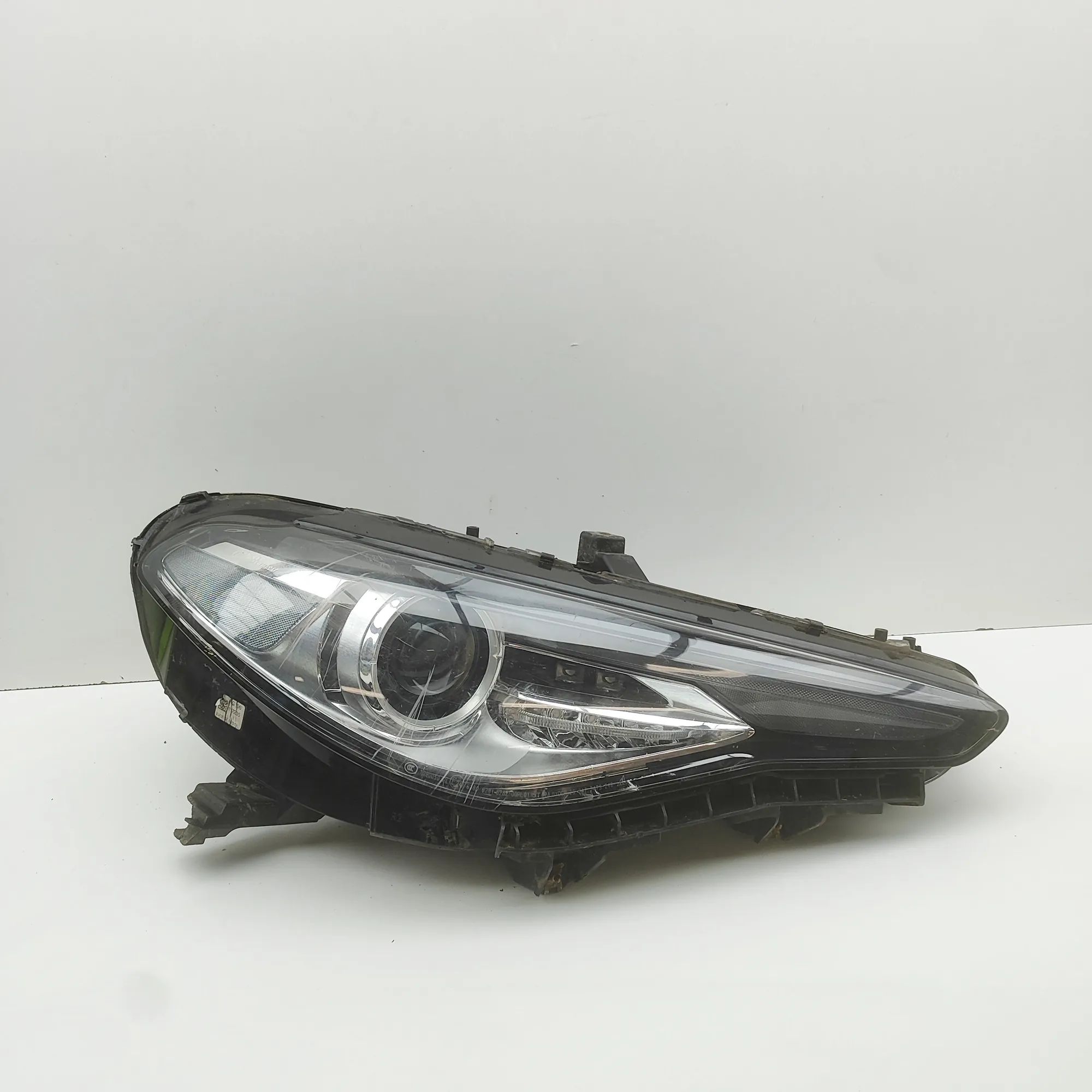 Alfa-Romeo Giulia (952) Front Right Headlight 50564098 Front Right Headlight ALFA ROMEO GIULI...