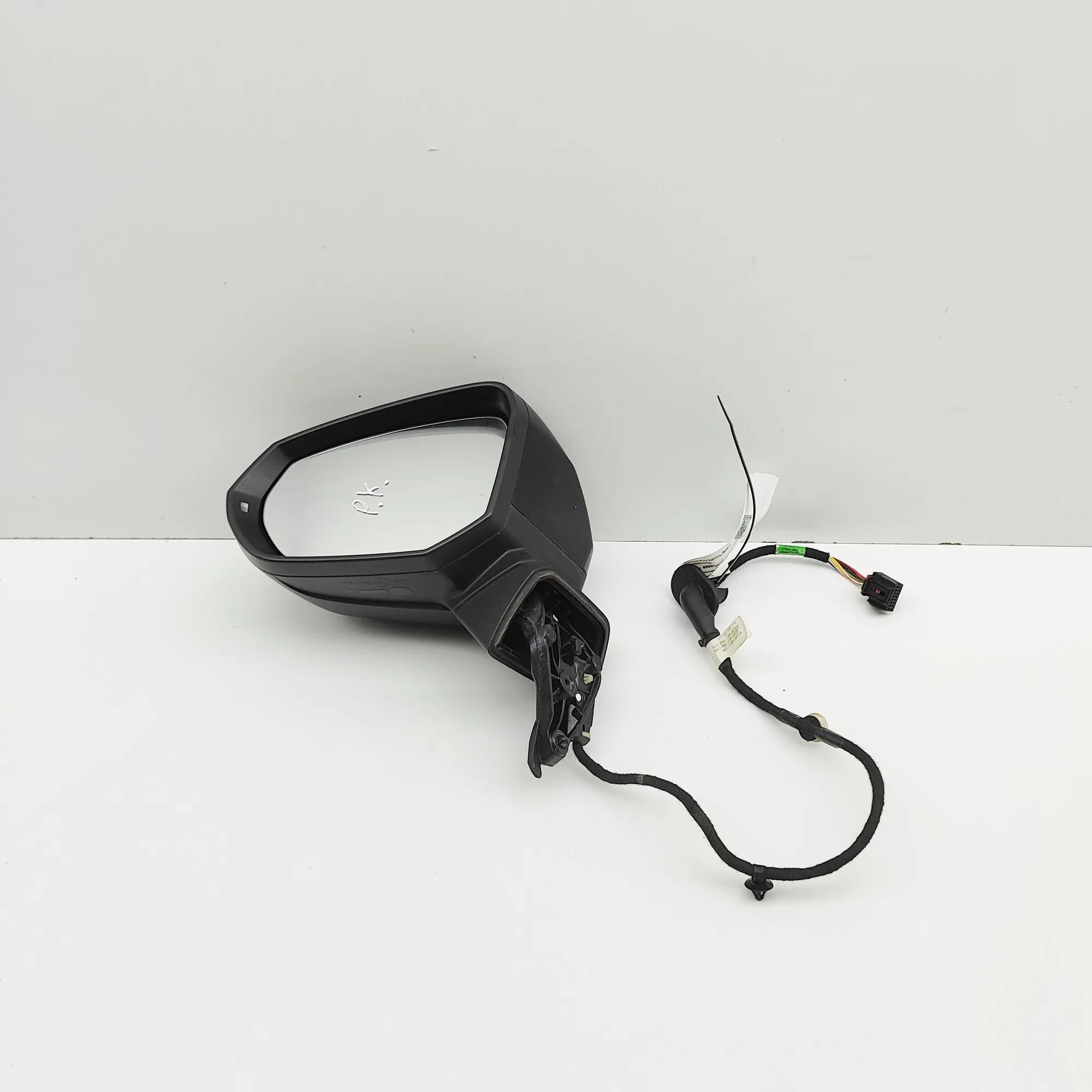 Audi Q3 (F3) Left Side Wing Mirror 83C857409F, 81A857527, 81A857535D Left Side Win...
