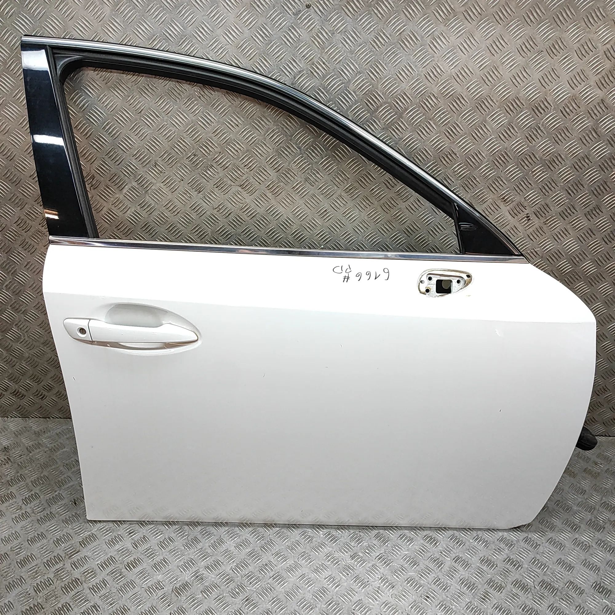 Lexus IS Front Right Door 67001-53090 Front Right Door LEXUS IS (III _E3_...